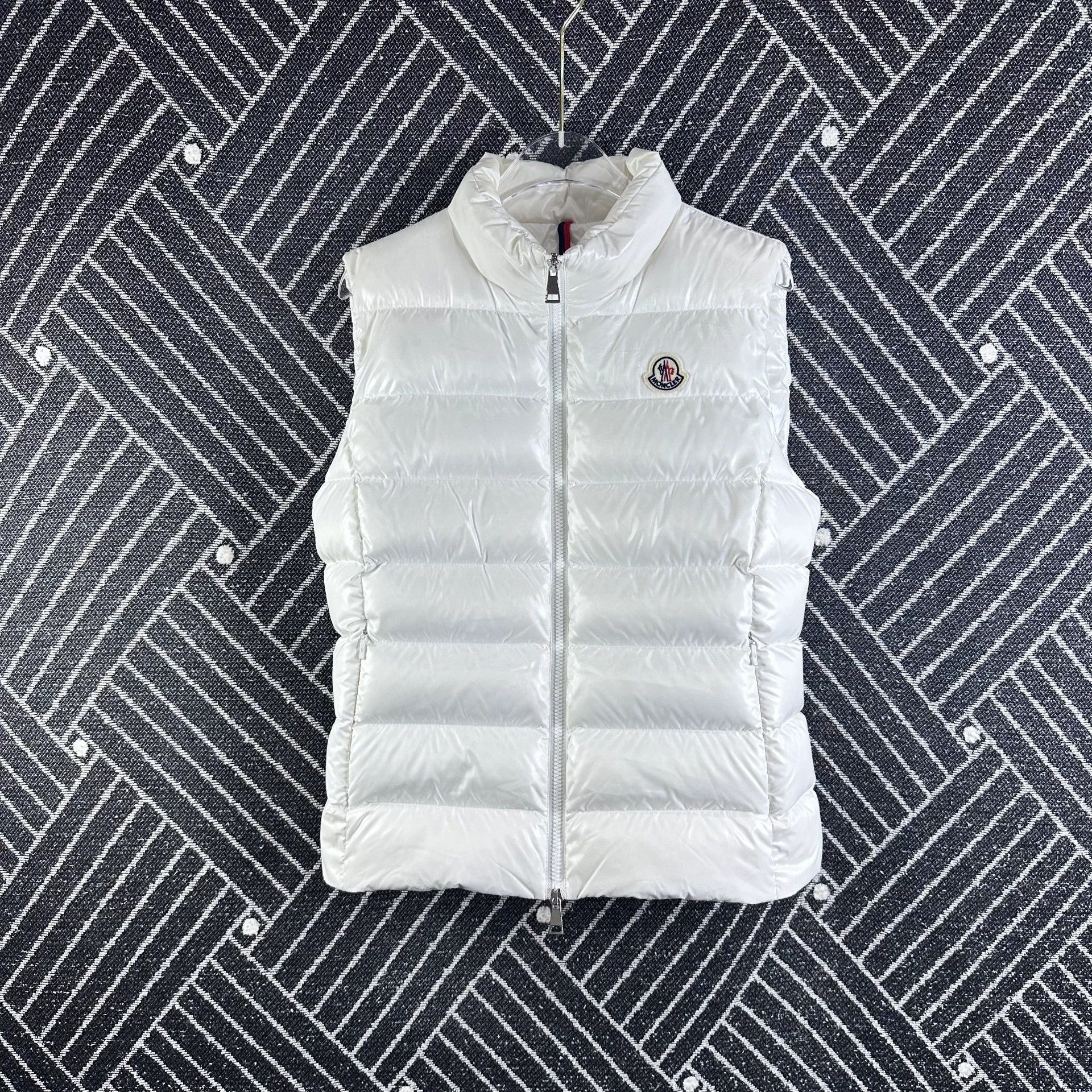 Moncler Moncler Ghany White Waist-cinching Puffer Vest Size 2 Size XS / US 0-2 / IT 36-38 - 1 Thumbnail