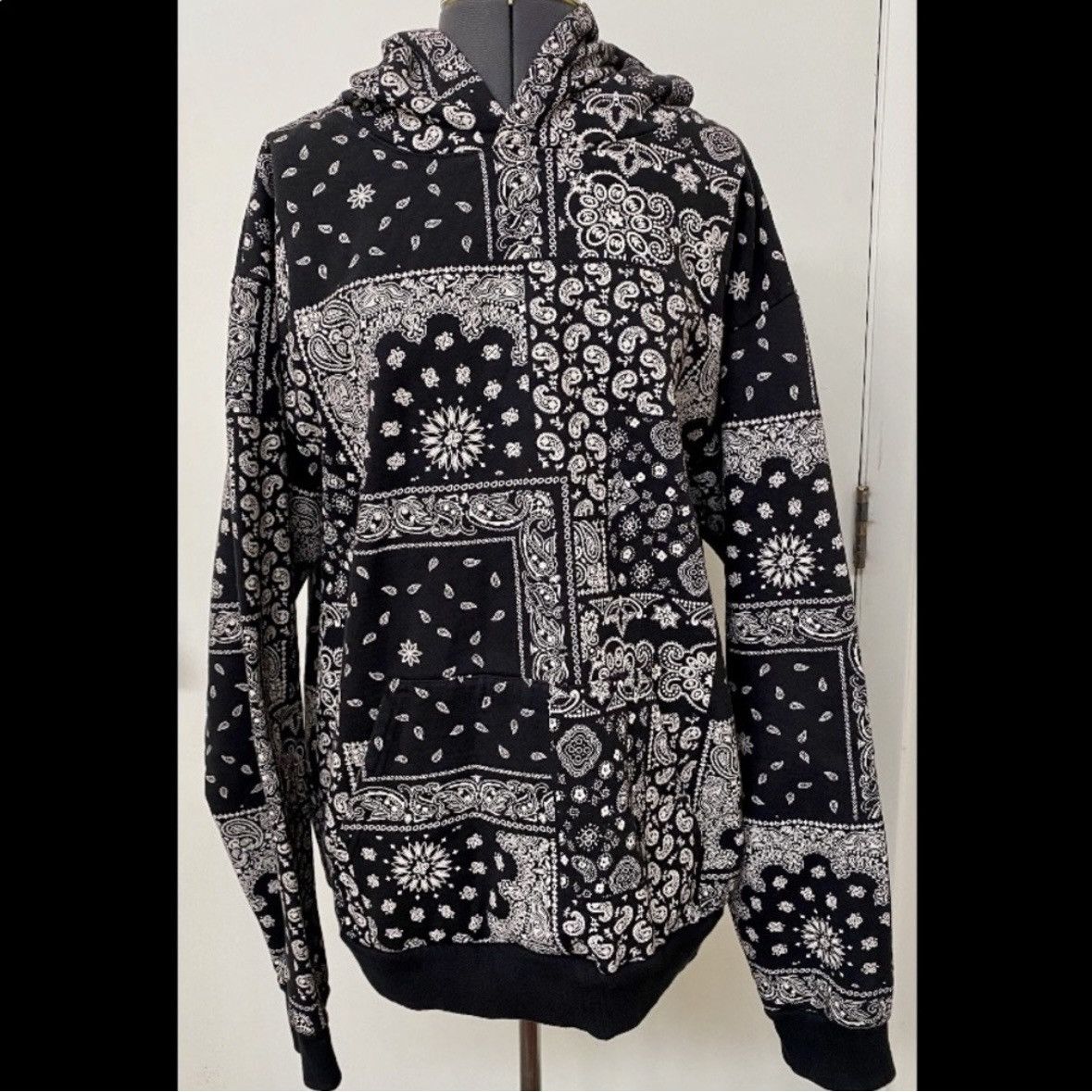 Talentless TALENTLESS HOODED HOODIE SWEATSHIRT BLACK BANDANA FLEECE L Size US L / EU 52-54 / 3 - 1 Thumbnail