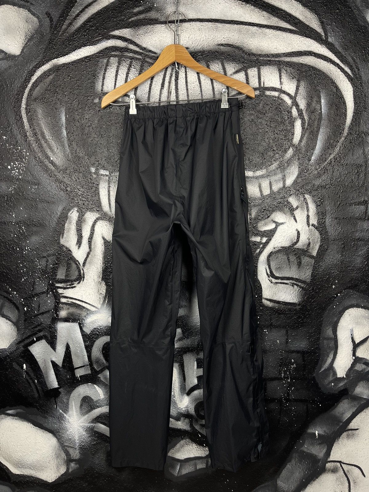 Berghaus Berghaus Gore-Tex Packlite Shell Black Outdoor Pants Women’s Men’s Size 12 Size 30" / US 8 / IT 44 - 11 Thumbnail