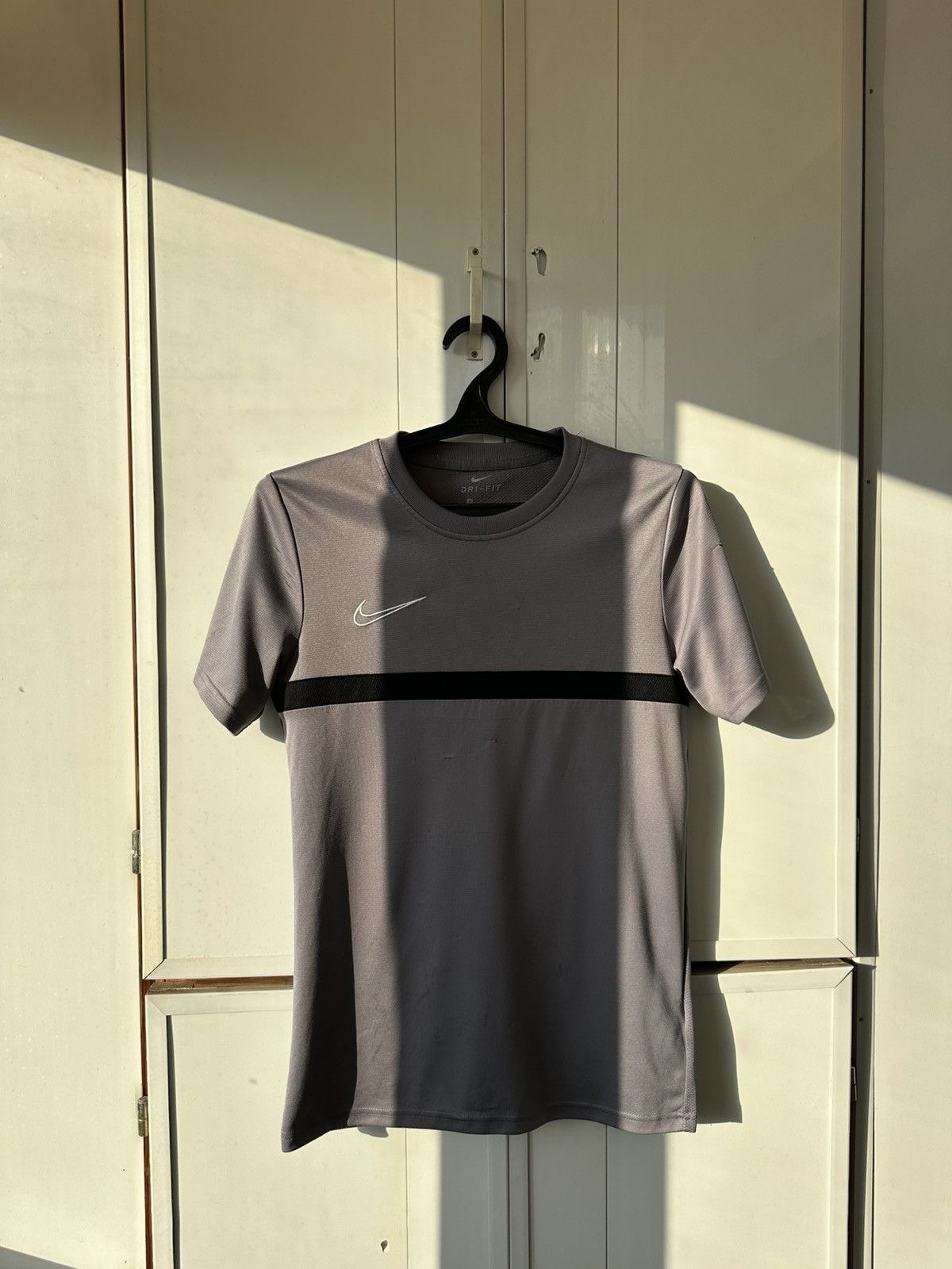 Nike Vintage Nike T-shirt Back Print Logo Size US S / EU 44-46 / 1 - 1 Thumbnail