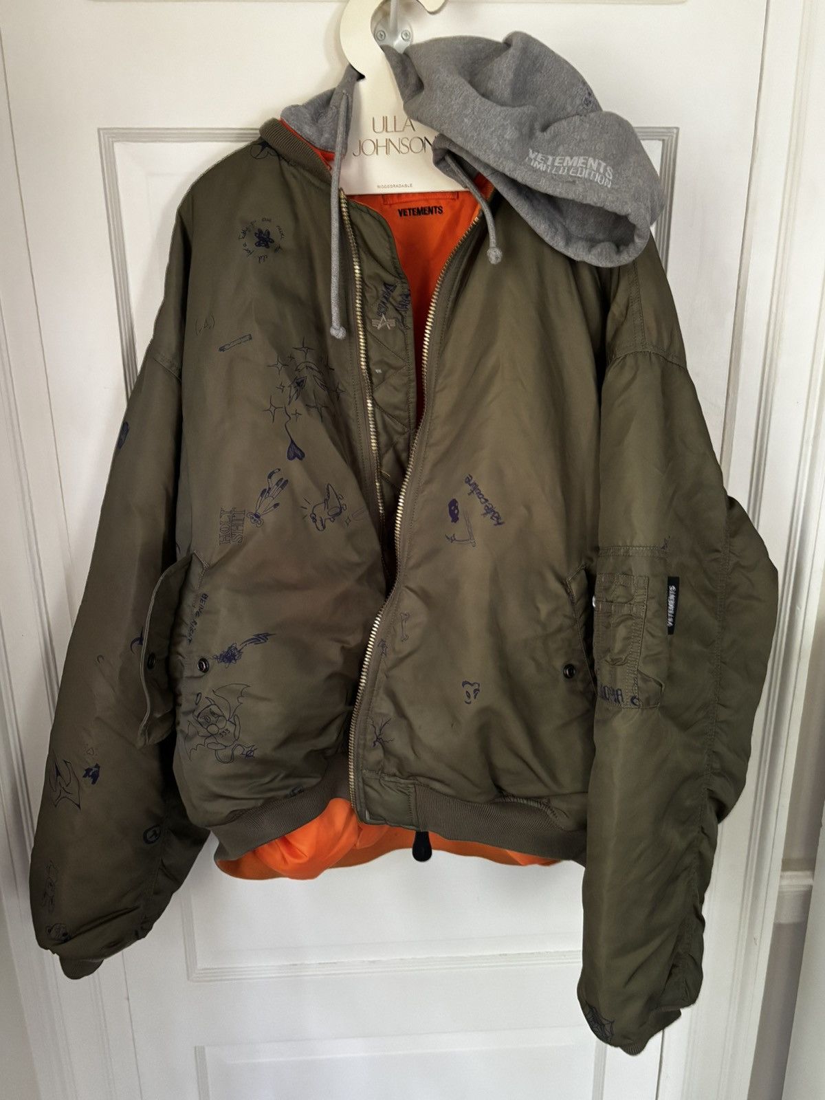 新品 VETEMENTS × ALPHA CAMO Bomber JKT VETEMENTS Khaki Alpha Industries Edition Reversible Bomber