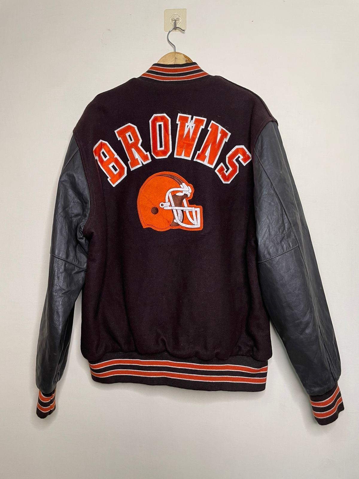Holloway Holloway Cleveland Browns NFL Varsity Jacket Size US XL / EU 56 / 4 - 1 Thumbnail