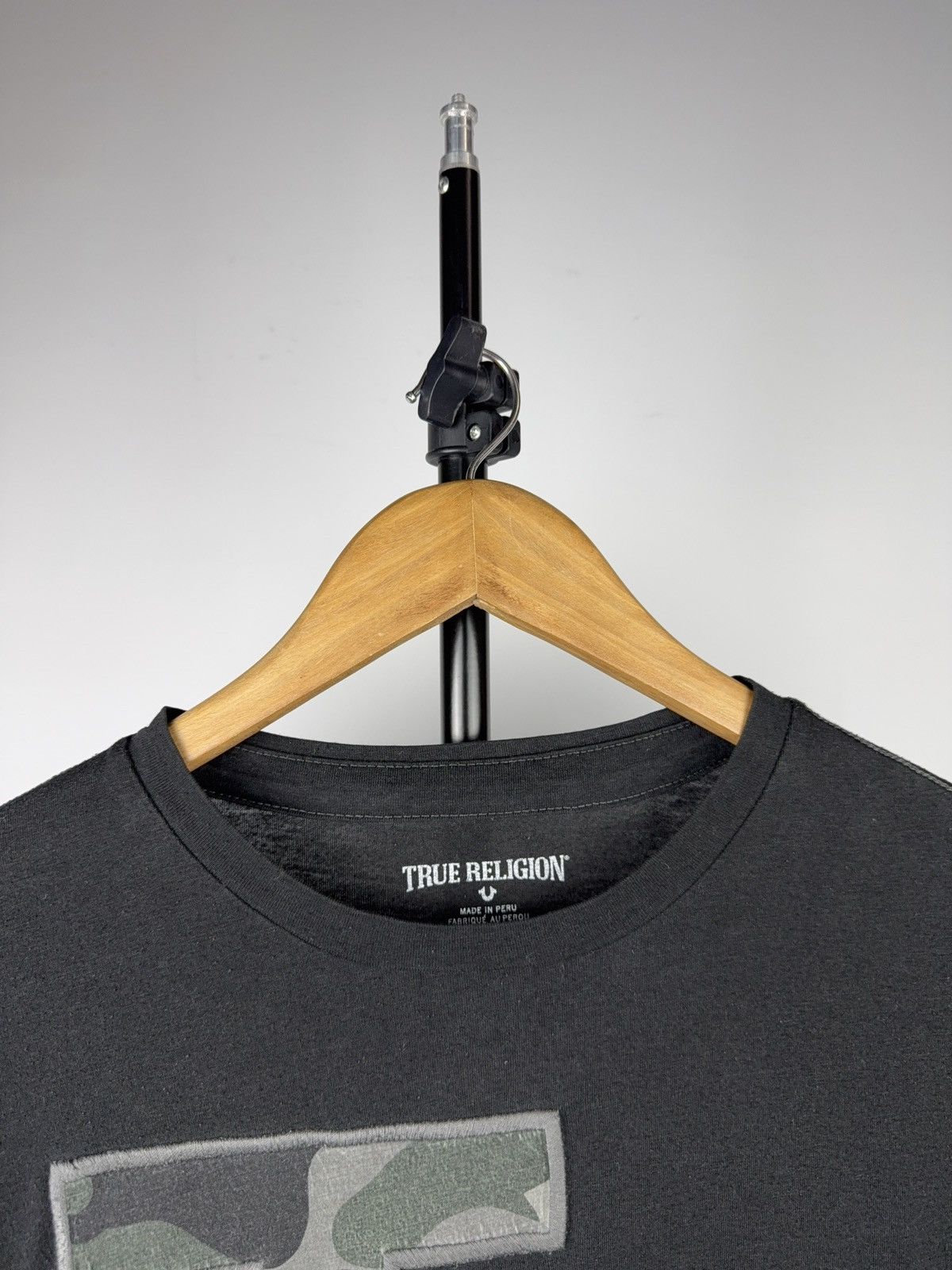 True Religion 00s Y2K True Religion TR Camo Logo Graphic T-Shirt Black Size US M / EU 48-50 / 2 - 2 Thumbnail