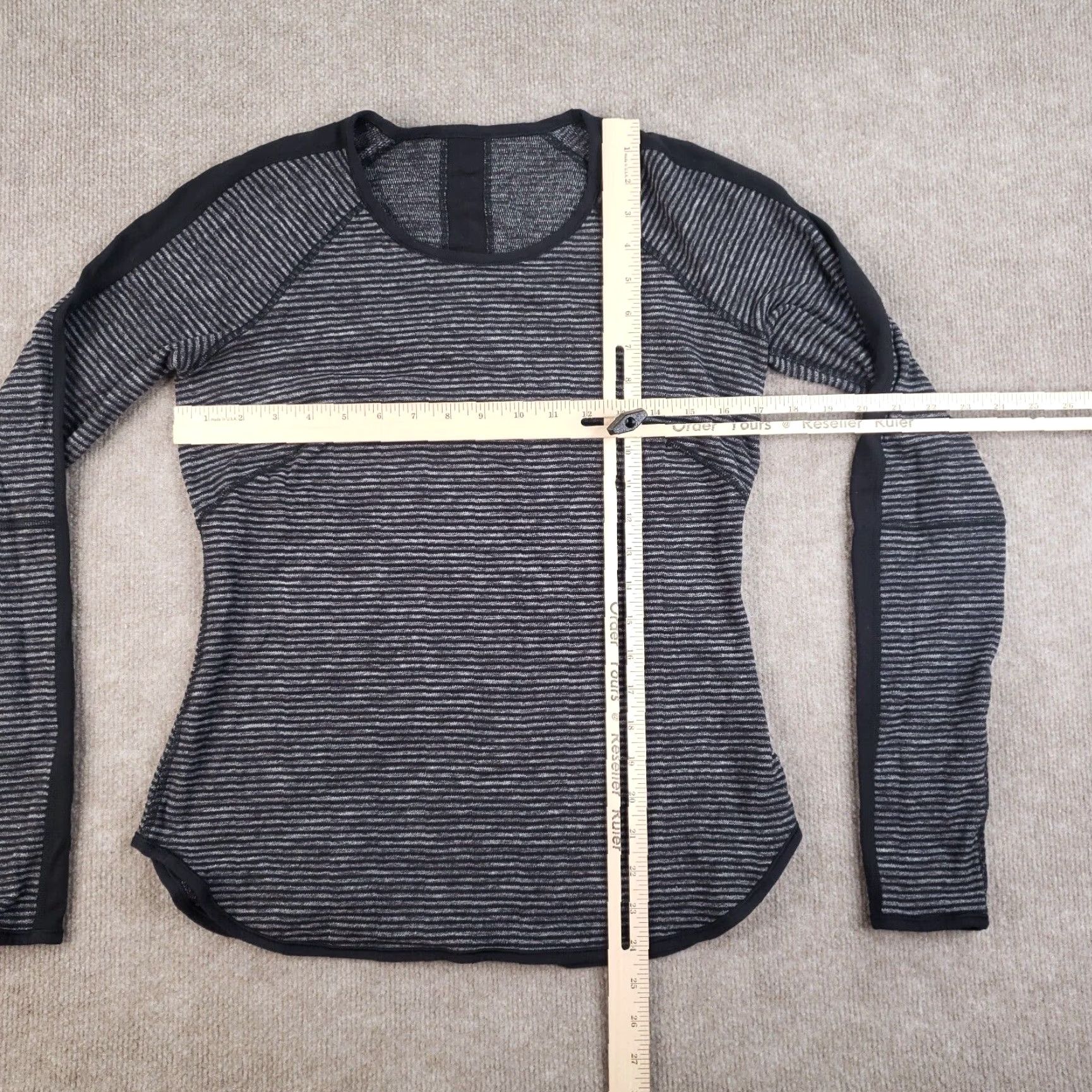 Lululemon Lululemon Shirt Womens Small Gray Black Striped Reversible Crew Neck Gym Running Size S / US 4 / IT 40 - 2 Thumbnail