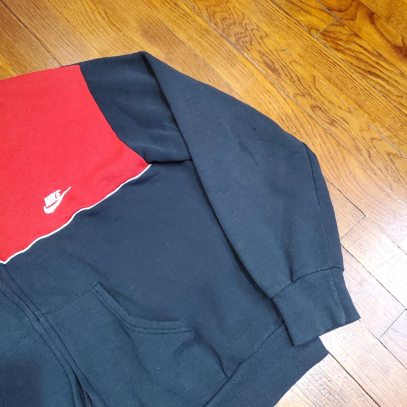 Nike Nike Sweatshirt Mens Large Black Red Full Zip Fleece Colorblock Jacket Track Size US L / EU 52-54 / 3 - 3 Thumbnail
