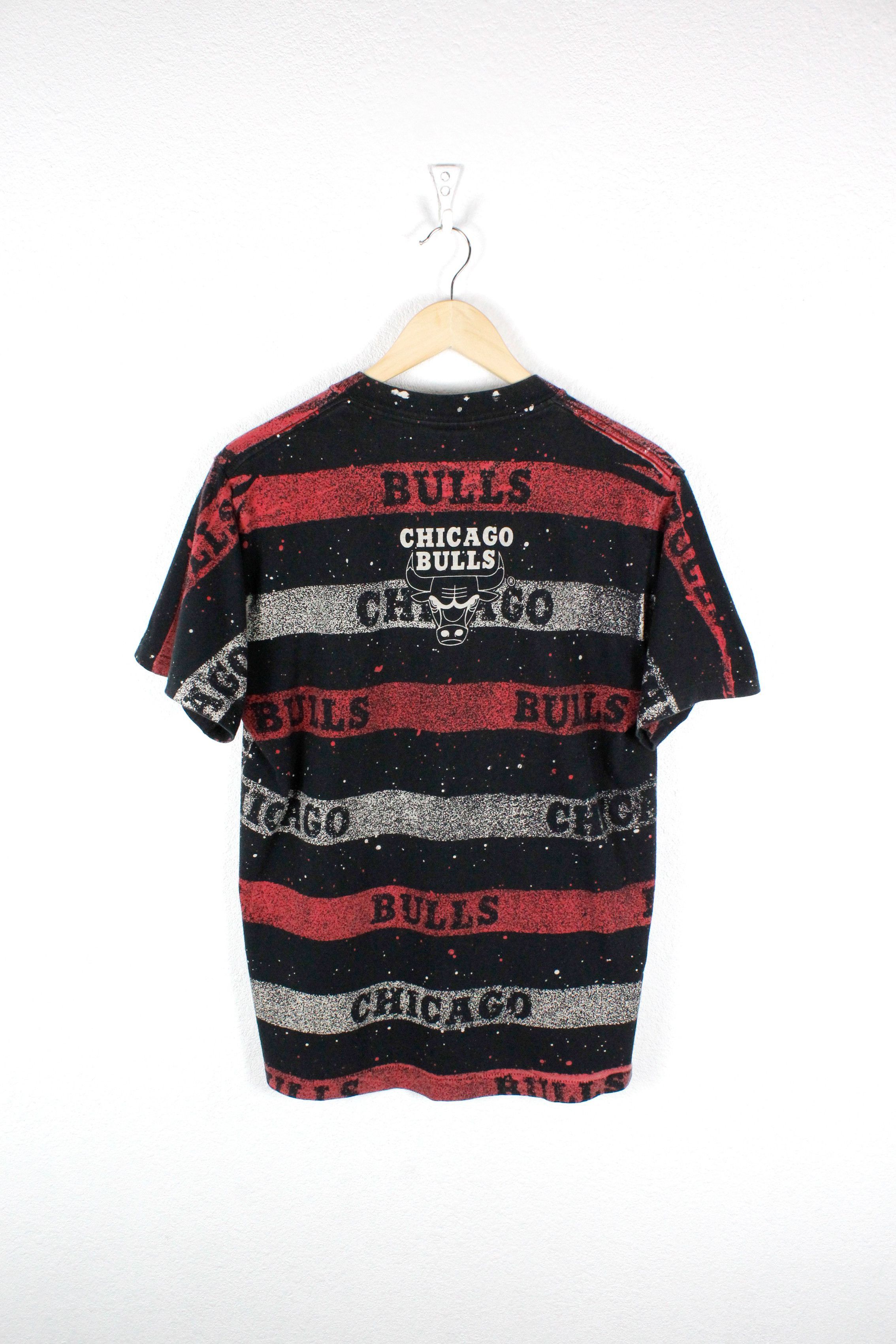NBA Vintage Chicago Bulls All Over Printed Graphic Tee T-shirt Size US M / EU 48-50 / 2 - 6 Thumbnail