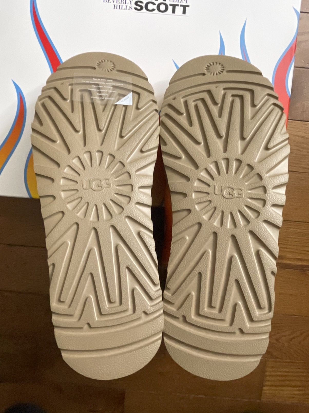 Jeremy Scott UGG Jeremy Scott Classic Short (2025) Size US 9 / EU 42 - 3 Thumbnail