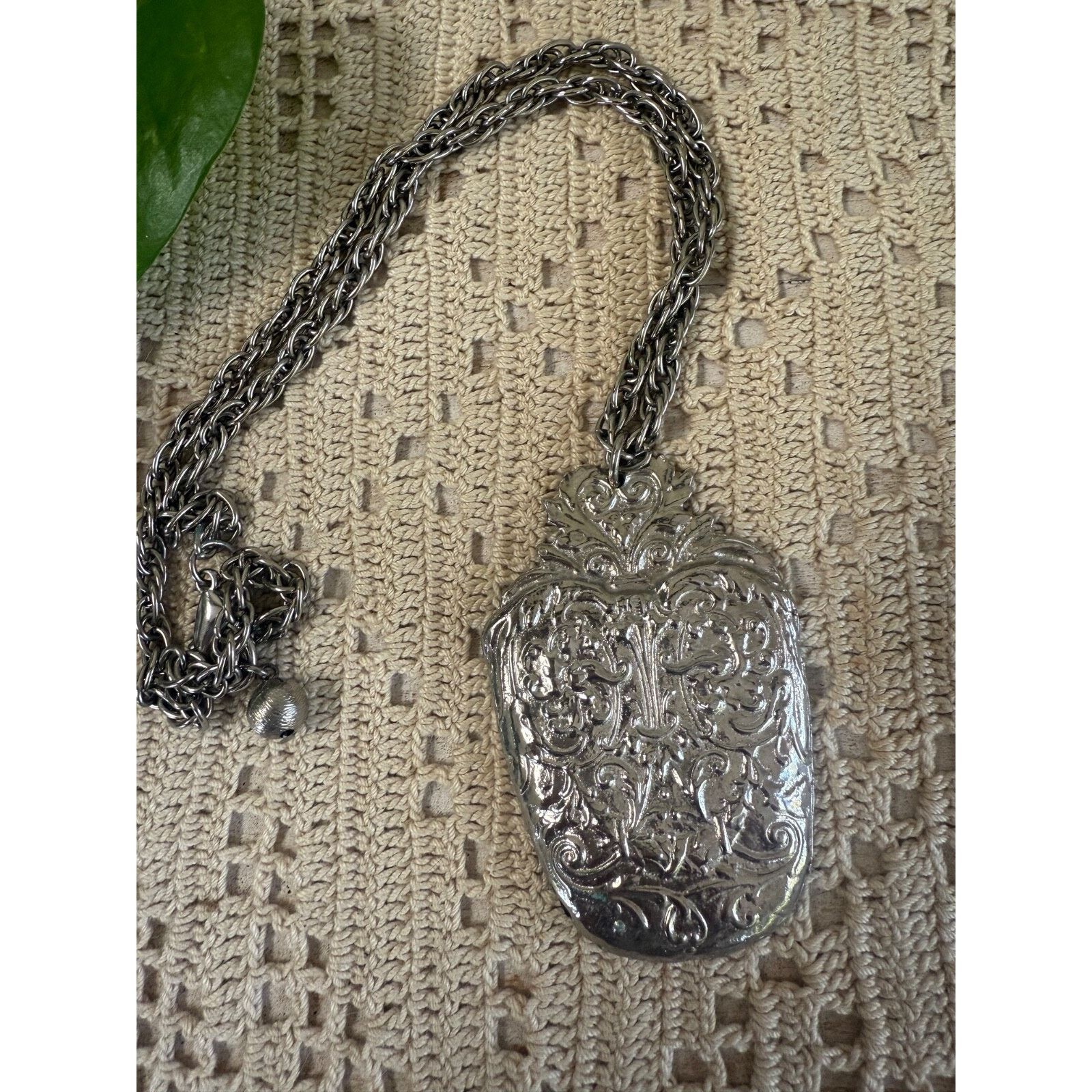 Kenneth Jay Lane Vintage KJL Kenneth Jay Lane Big Bold Pendant Size ONE SIZE - 6 Thumbnail