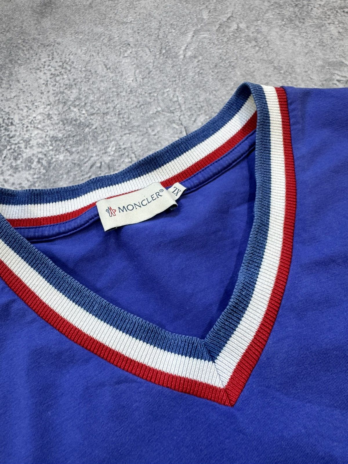 Moncler MONCLER V neck tshirt Size US M / EU 48-50 / 2 - 14 Thumbnail