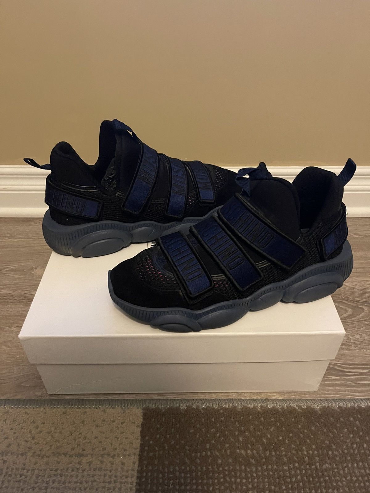 Moschino Moschino Logo Touch-Strap Sneakers Size US 10 / EU 43 - 1 Thumbnail