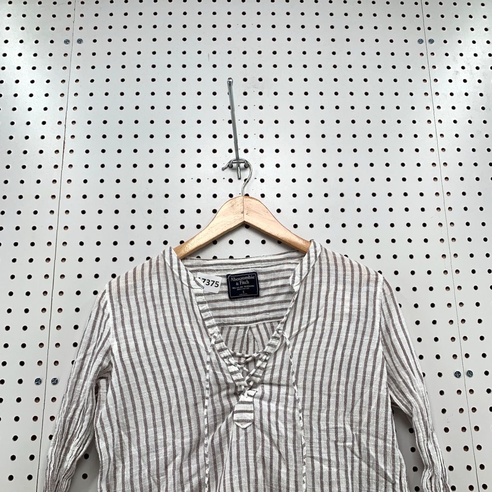Abercrombie & Fitch VINTAGE Abercrombie & Fitch Linen Striped Top Women S White Gray 18x19.5 Blouse Shirt Size S / US 4 / IT 40 - 5 Thumbnail