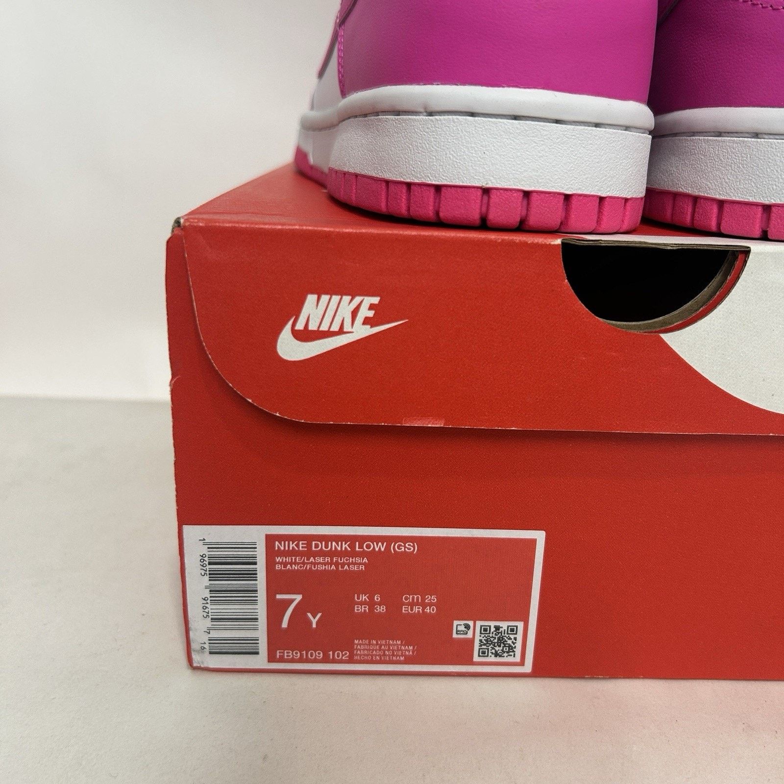 Nike Nike Dunk Low GS “Laser Fuchsia/Barbie” Size US 8.5 / IT 38.5 - 5 Thumbnail