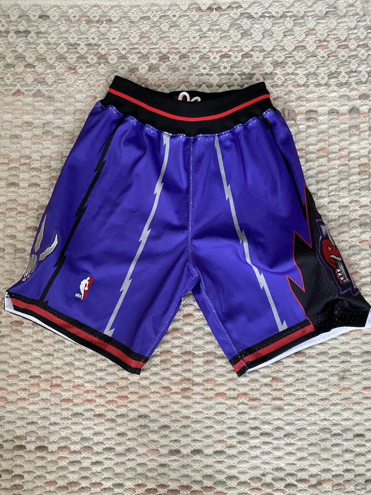Mitchell & Ness Mitchell & Ness Toronto Raptors 1998 Authentic Shorts Size US 30 / EU 46 - 1 Thumbnail