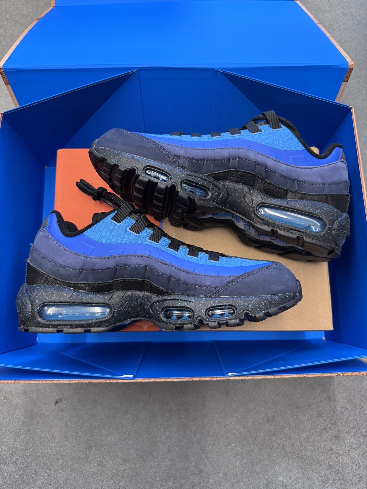 Nike 2024 Special Box Set Nike Air Max 95 + Air Force 1 Signed Size US 9.5 / EU 42-43 - 4 Thumbnail
