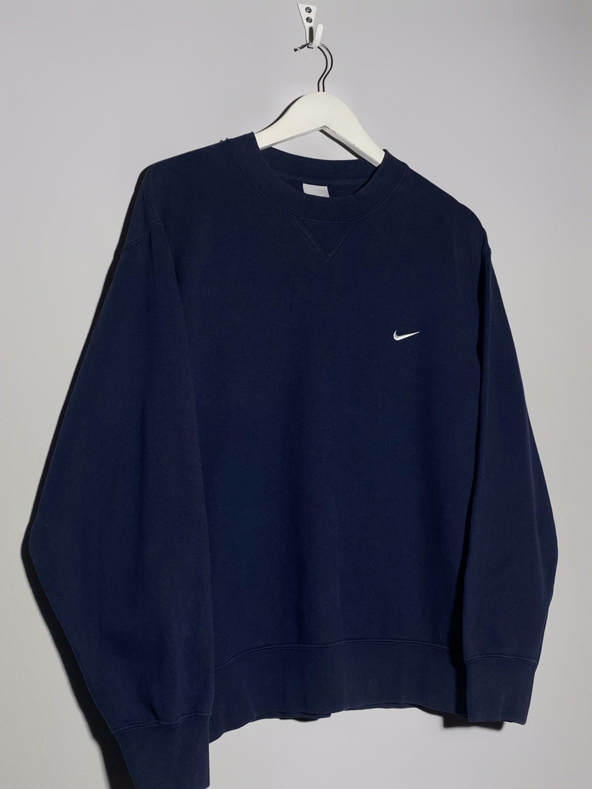 Nike 🔥 Vintage Nike Y2k Swoosh Logo Boxy Sweatshirt Navy Blue Size US M / EU 48-50 / 2 - 2 Thumbnail