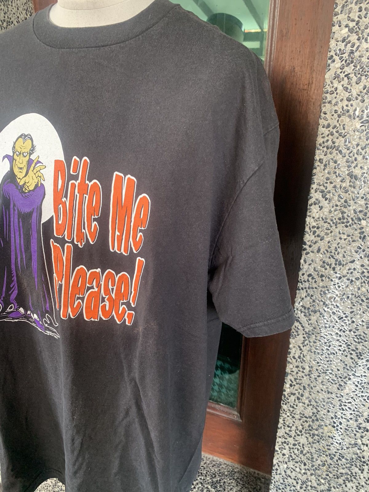 Vintage Vintage Dracula Bite Me Please Split Tee Graphics T shirt Size US XL / EU 56 / 4 - 5 Thumbnail