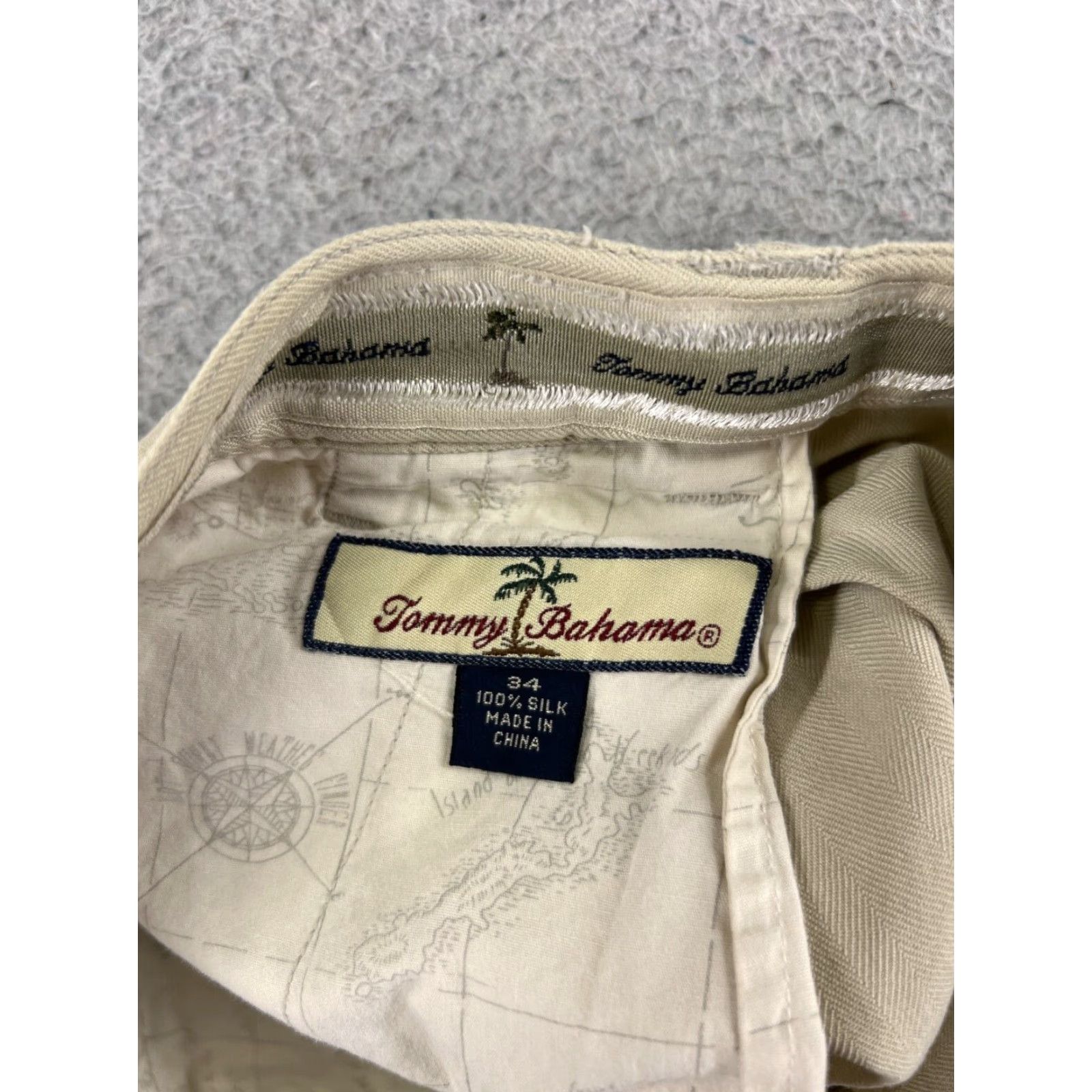 Tommy Bahama VINTAGE Tommy Bahama Bermuda Shorts Men 34 Beige 100% Silk Pleated Herringbone Easy Care Quick Dry Aloha Beach Mens Size US 34 / EU 50 - 7 Thumbnail