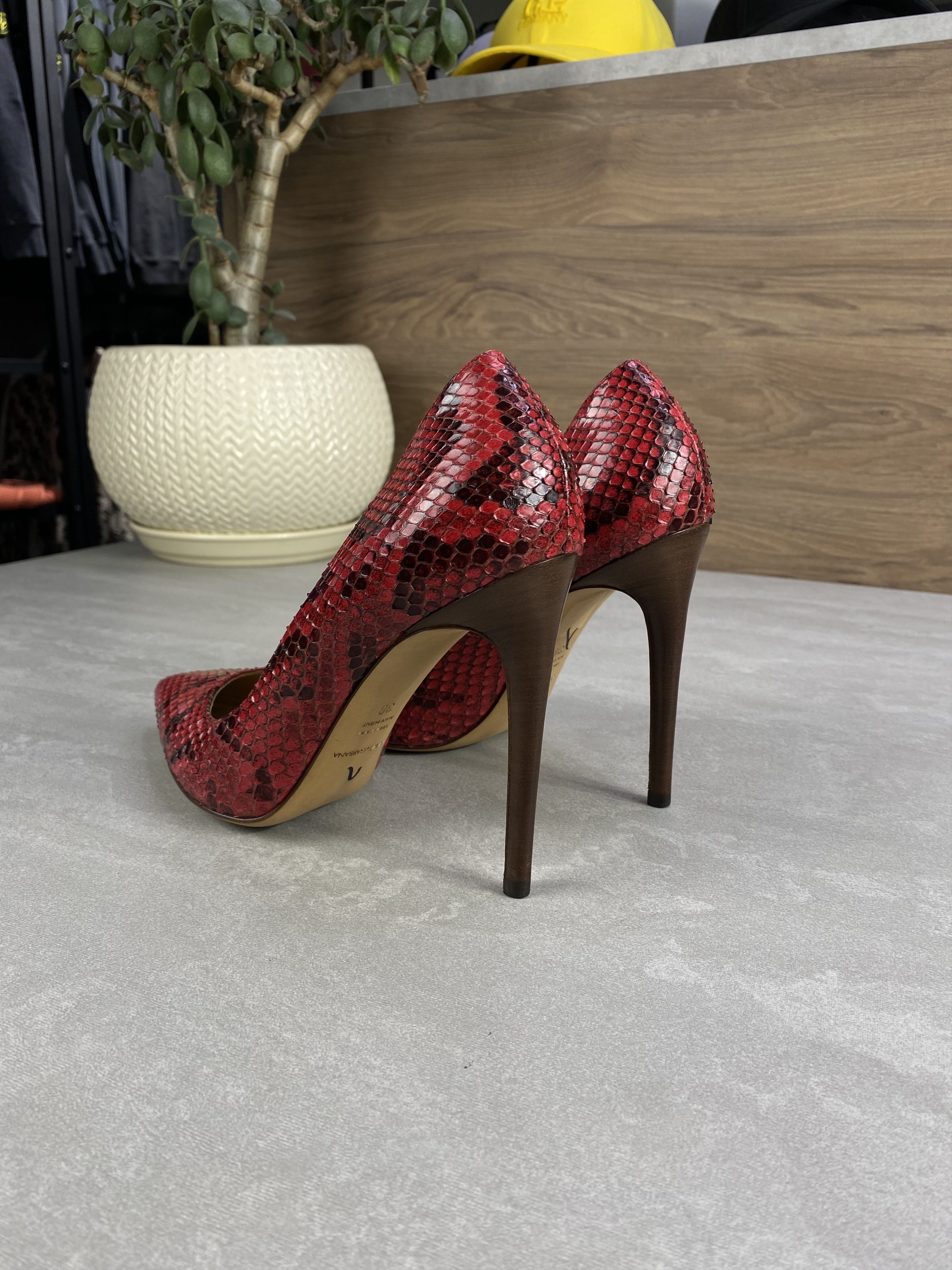 Dolce & Gabbana Dolce & Gabbana Red Python Pointed Toe Pumps Size 38 Size US 8 / IT 38 - 4 Thumbnail