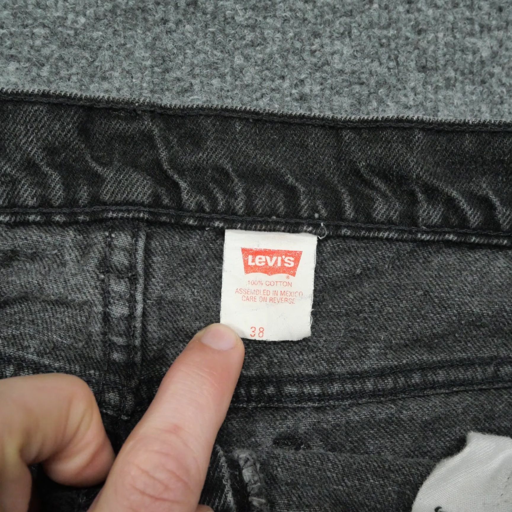 Levi's VINTAGE Levi's Jeans Bermuda Shorts Mens 38 Black Denim 90s Orange Tab 5-Pocket Mens Size US 37 - 5 Thumbnail