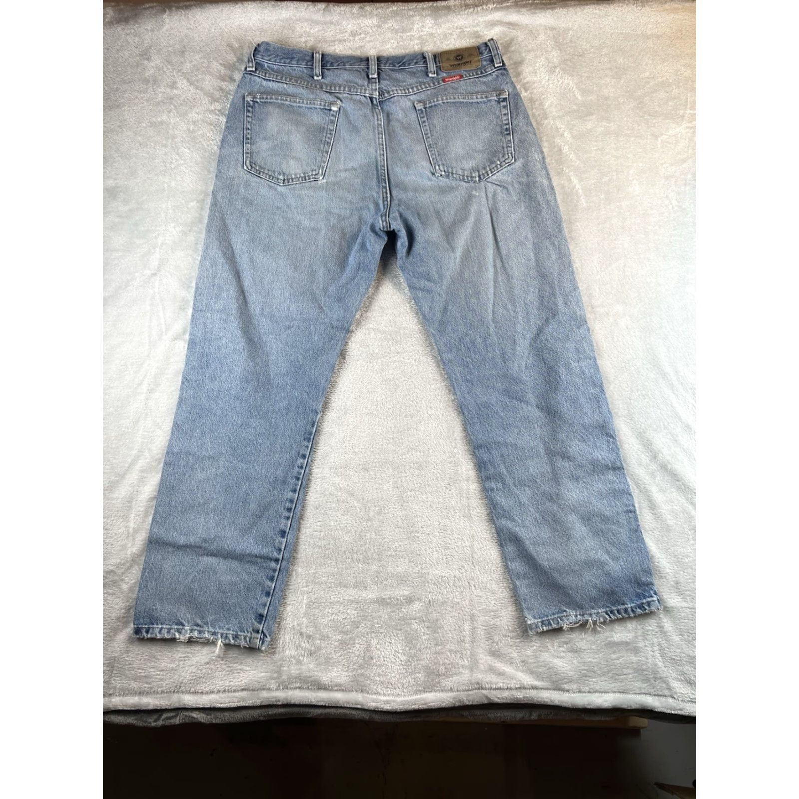 Wrangler VINTAGE Wrangler Jeans Mens 38x30 Blue Denim Straight 5-Pocket Regular Waist 38 Inseam 30 Reg Fit Medium Wash Cowboy Branding Mens Size US 38 / EU 54 - 2 Thumbnail
