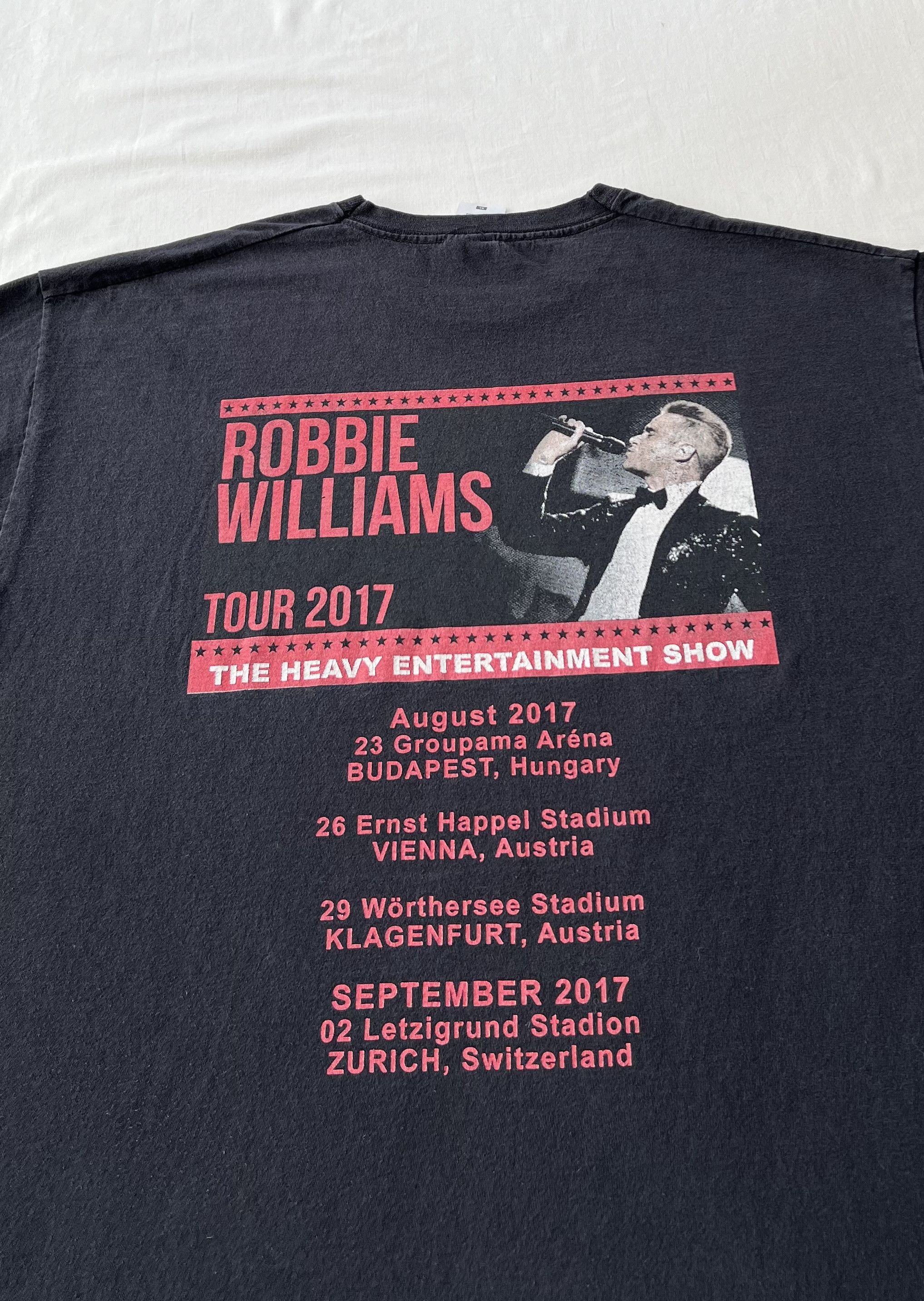 Band Tees Vintage 2017 Robbie Williams Tour Black T-shirt Size US XL / EU 56 / 4 - 14 Thumbnail
