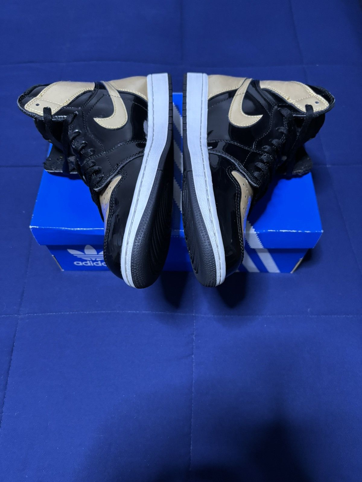 Jordan Brand Jordan 1 Retro High OG NRG Gold Toe 2018 Size 9.5 Size US 9.5 / EU 42-43 - 4 Thumbnail