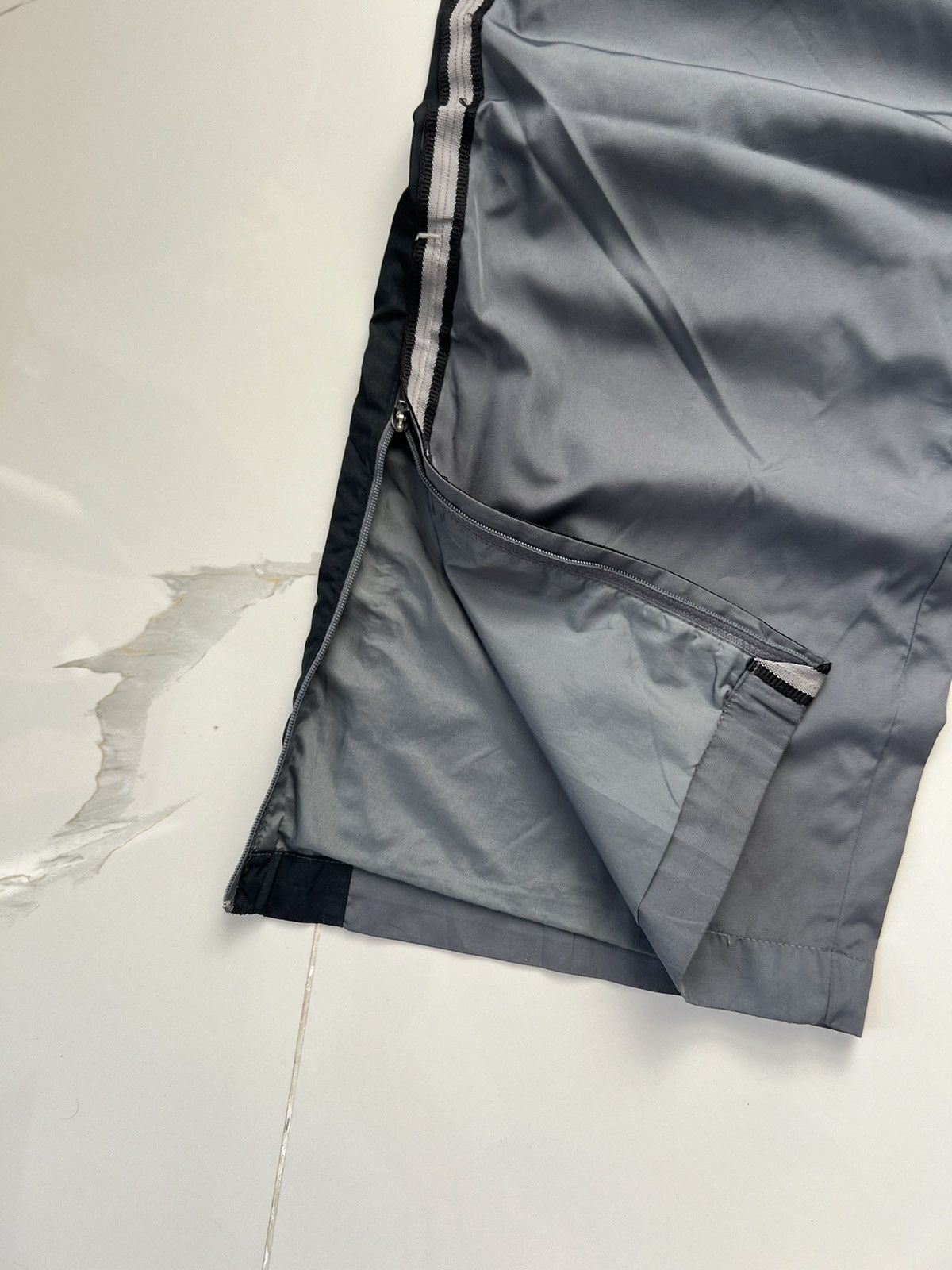 Nike 90’s NIKE BAGGY RETRO RARE SWOOSH LOGO Y2K TRACK PANTS Size US 33 - 6 Thumbnail