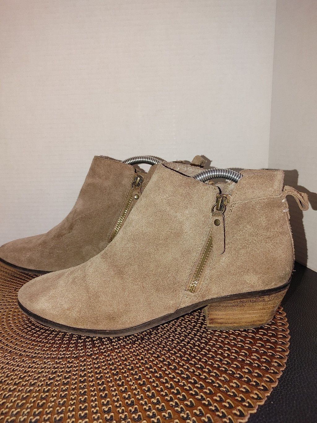 Vince Camuto Vince Camuto Tricera Suede Ankle Booties Size 8.5M Size US 8.5 / IT 38.5 - 1 Thumbnail