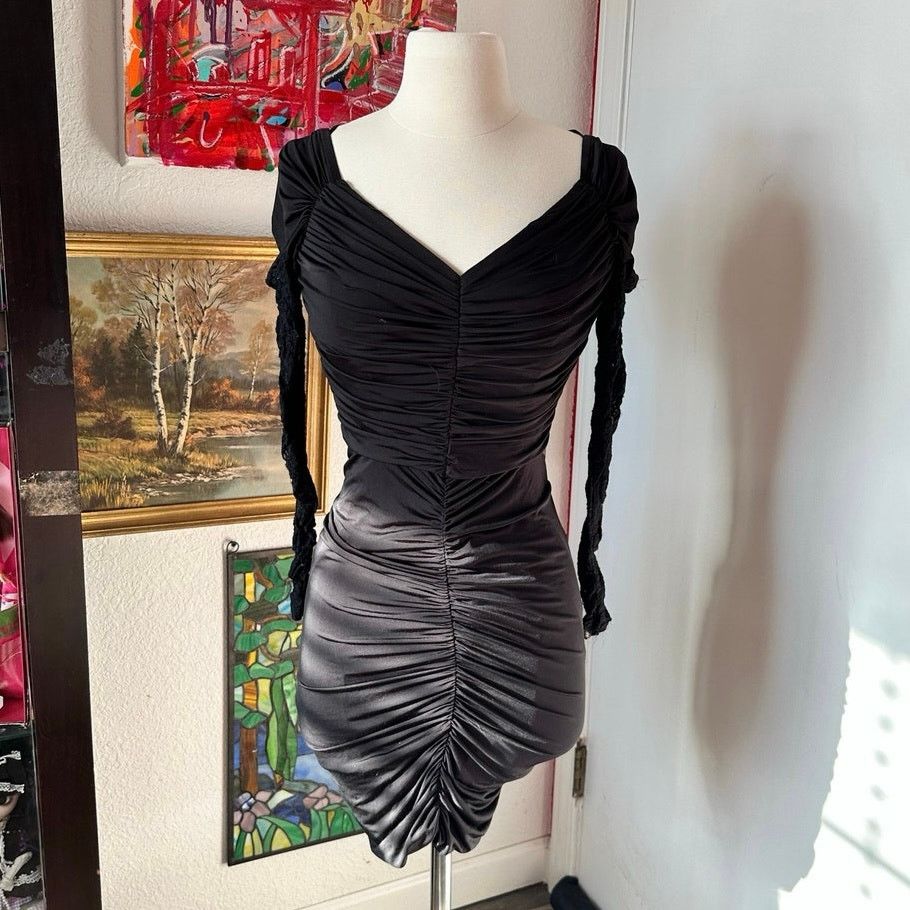 Jessica McClintock jessica mcclinstock black long sleeve bodycon dress Size M / US 6-8 / IT 42-44 - 1 Thumbnail