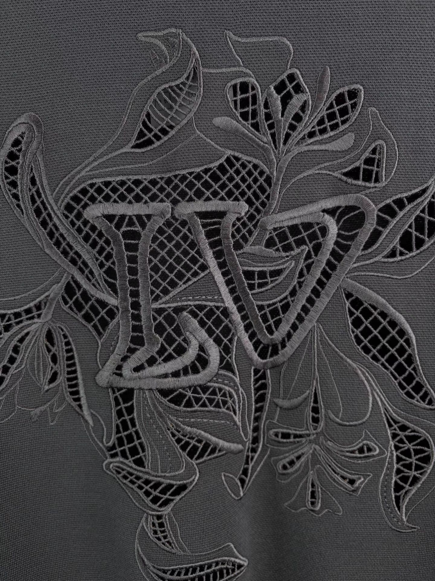 Louis Vuitton LOUIS VUITTON Hollow Out Embroidery T-shirt K1 Size US XXL / EU 58 / 5 - 3 Thumbnail