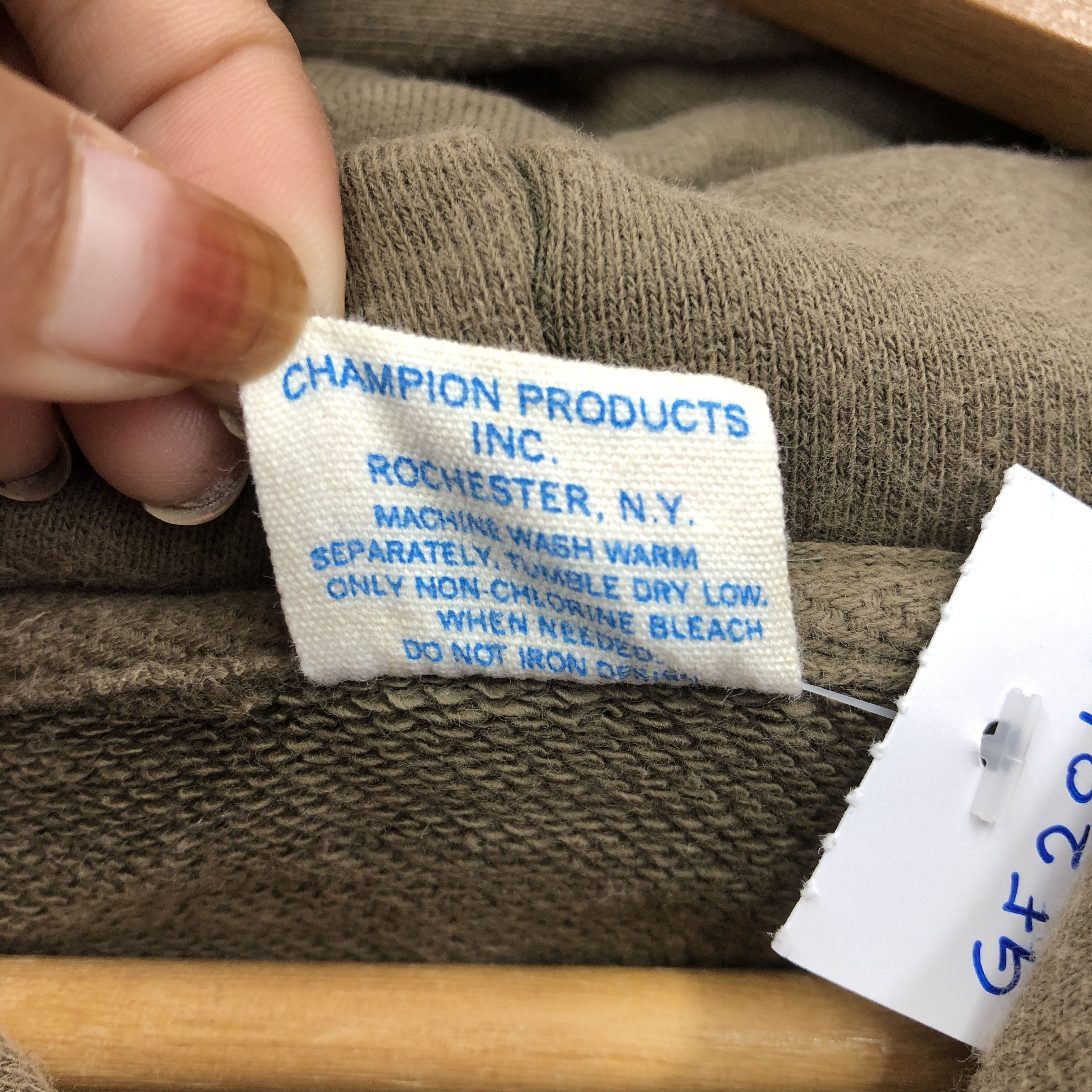 Champion Vintage Wisconsin Tennis Hoodie Sweater Champion Sweatshirt Size US L / EU 52-54 / 3 - 7 Thumbnail