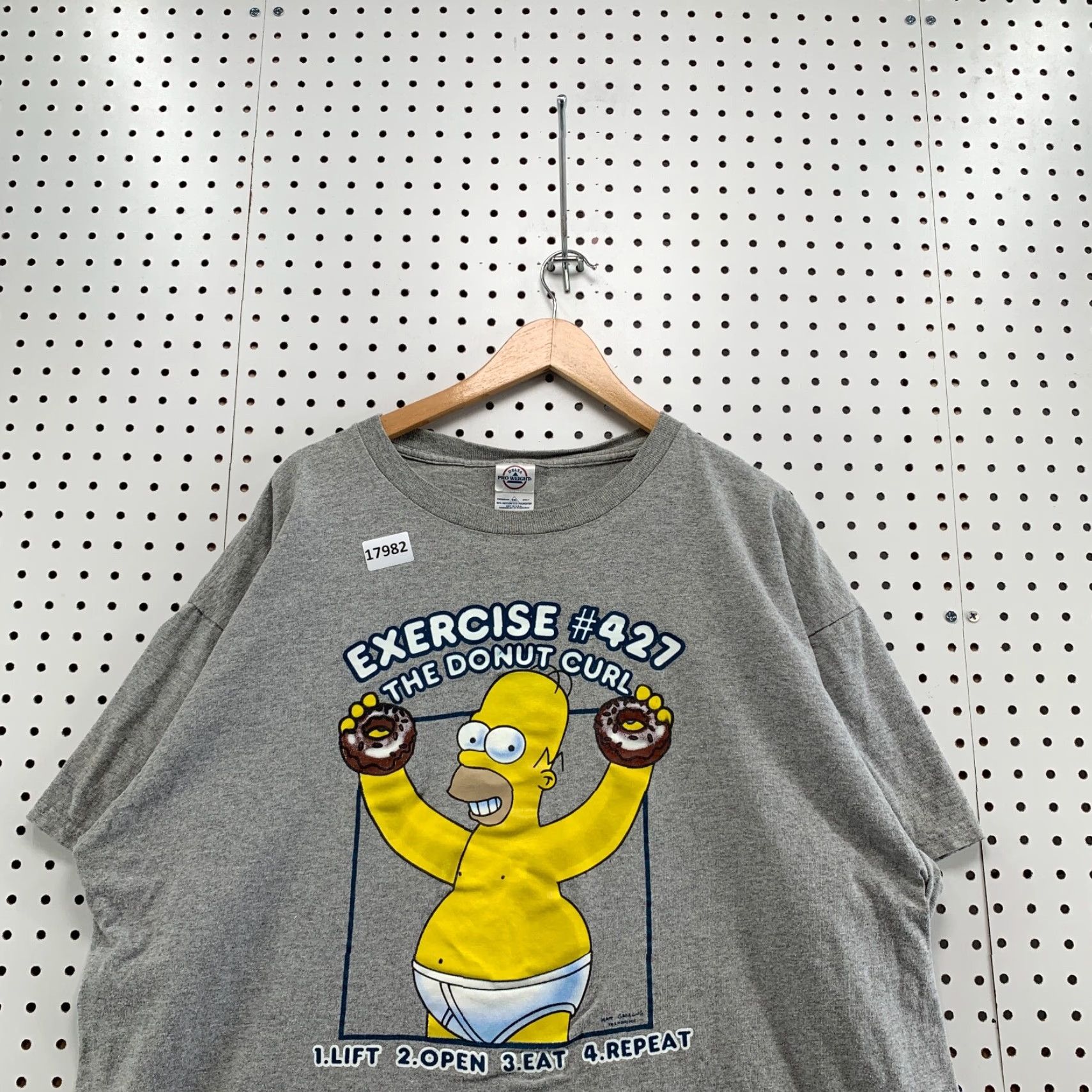 Vintage VINTAGE The Simpsons Funny Naked Workout Graphic T-Shirt Adult 2XL Gray Short Sleeve Cartoon Mens Size US XXL / EU 58 / 5 - 2 Thumbnail