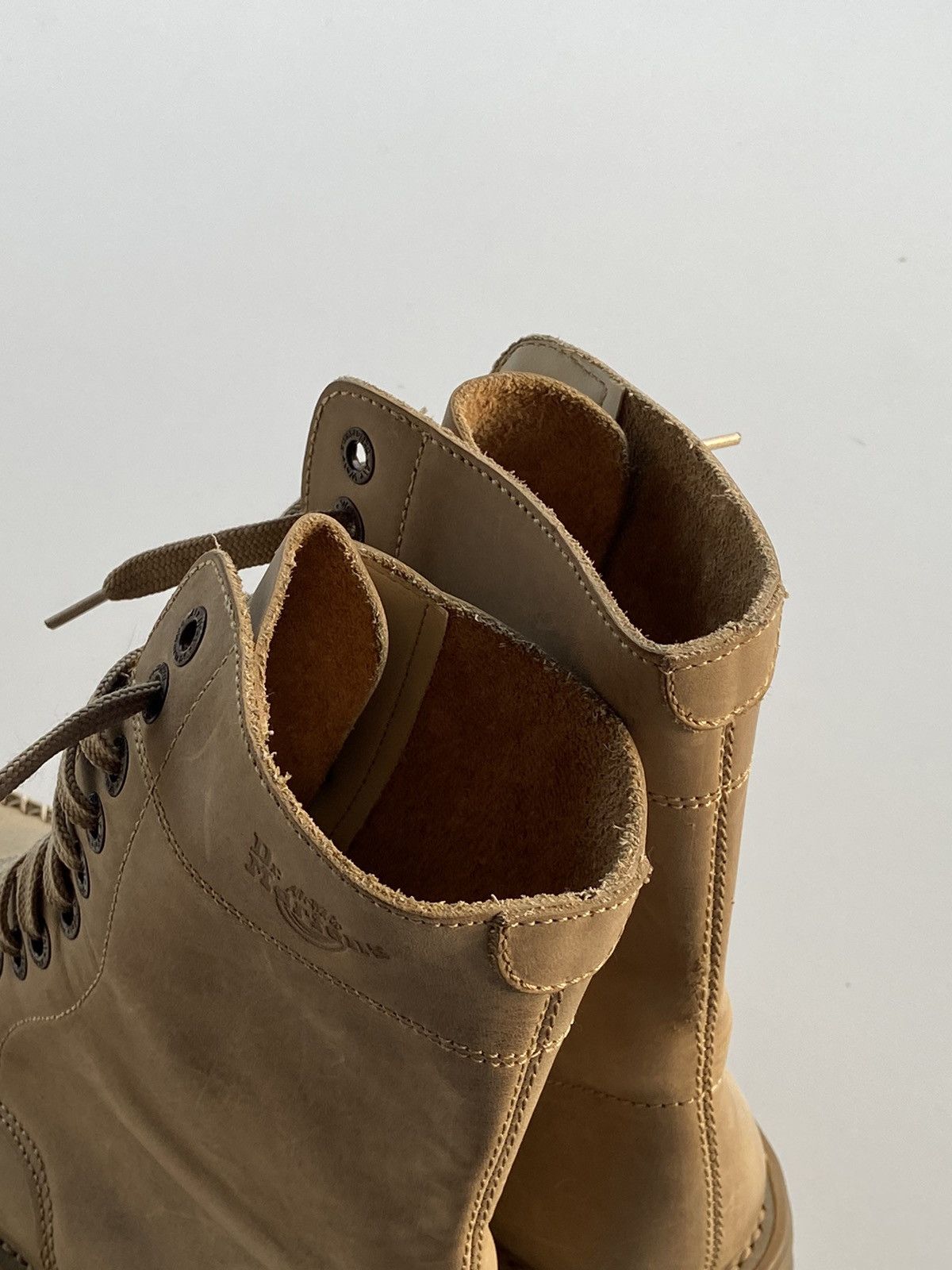 Dr. Martens Dr. Martens AirWair Beige Leather Boots US-8 EU40 Size US 8 / IT 38 - 20 Thumbnail