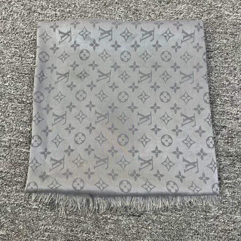 Louis Vuitton Louis Vuitton Silver grey thread full printed silk scarf Size ONE SIZE - 3 Thumbnail
