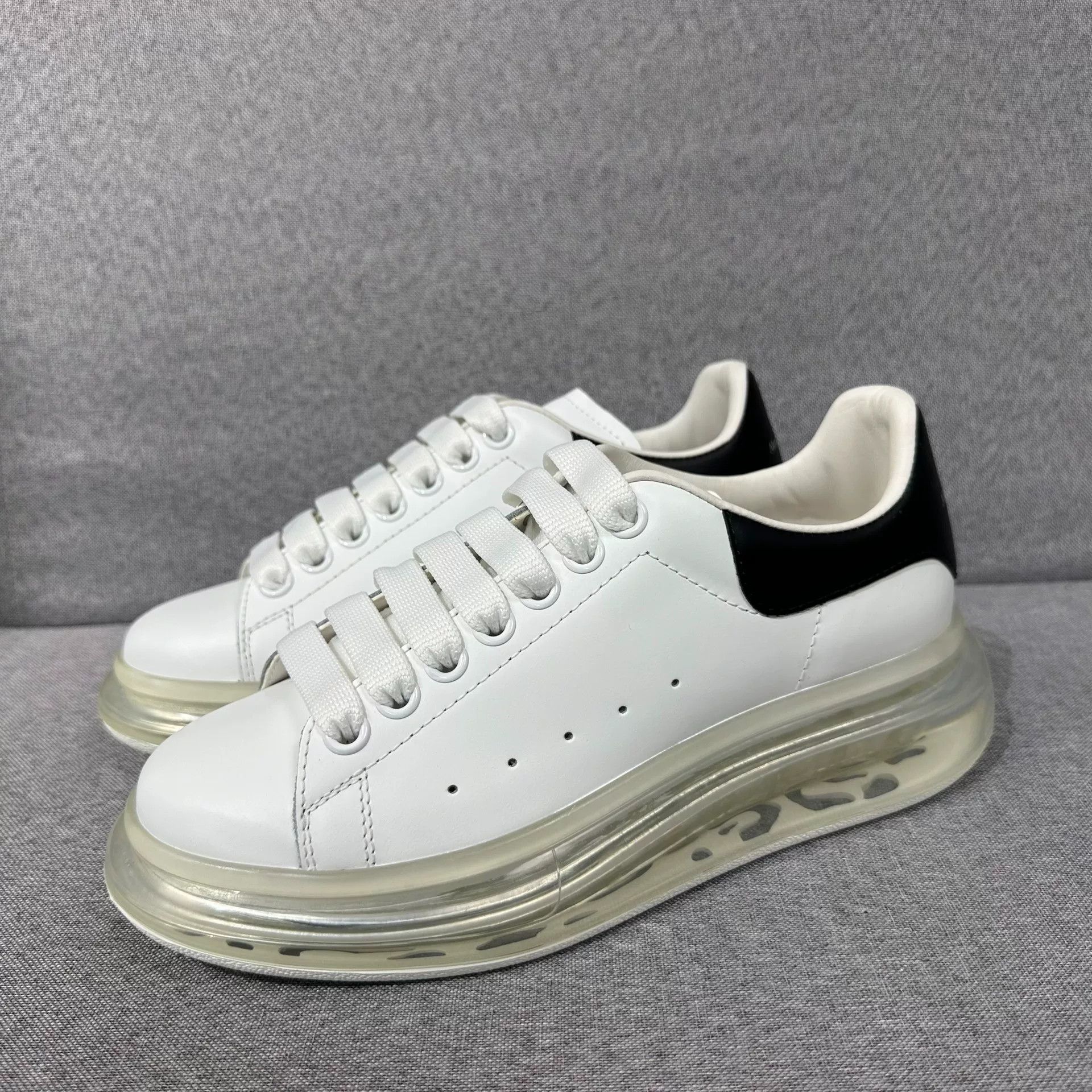 Alexander McQueen Alexander McQueen White Lowtop Sneakers us_7 Women Size US 7 / IT 37 - 1 Thumbnail