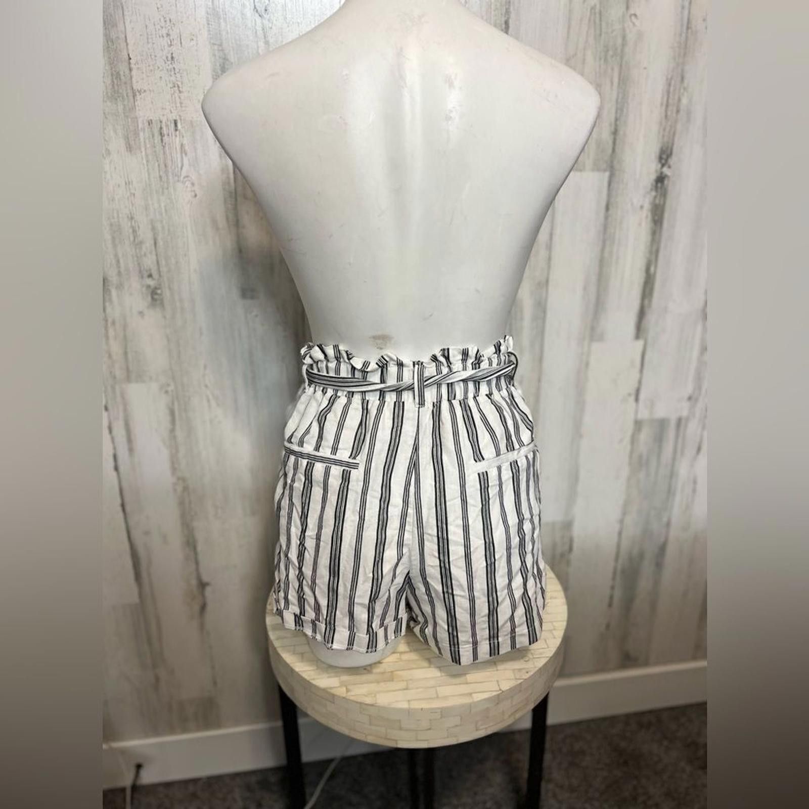 Forever 21 Forever 21 Stripped shorts Size 32" / US 10 / IT 46 - 2 Thumbnail