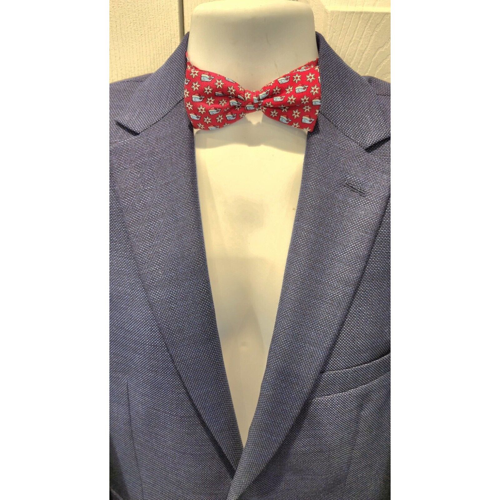 Vineyard Vines Vineyard Vines Bow Tie Silk Geometric Whale Christmas Red Size ONE SIZE - 2 Thumbnail