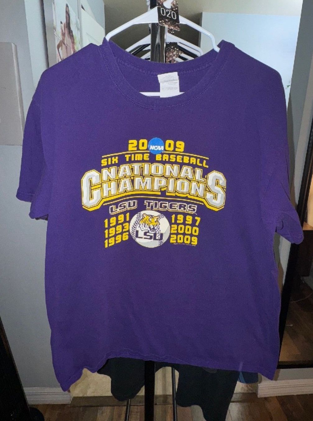 Vintage 2009 LSU Vintage baseball shirt Large Heavy cotton Gildan Size US L / EU 52-54 / 3 - 3 Thumbnail