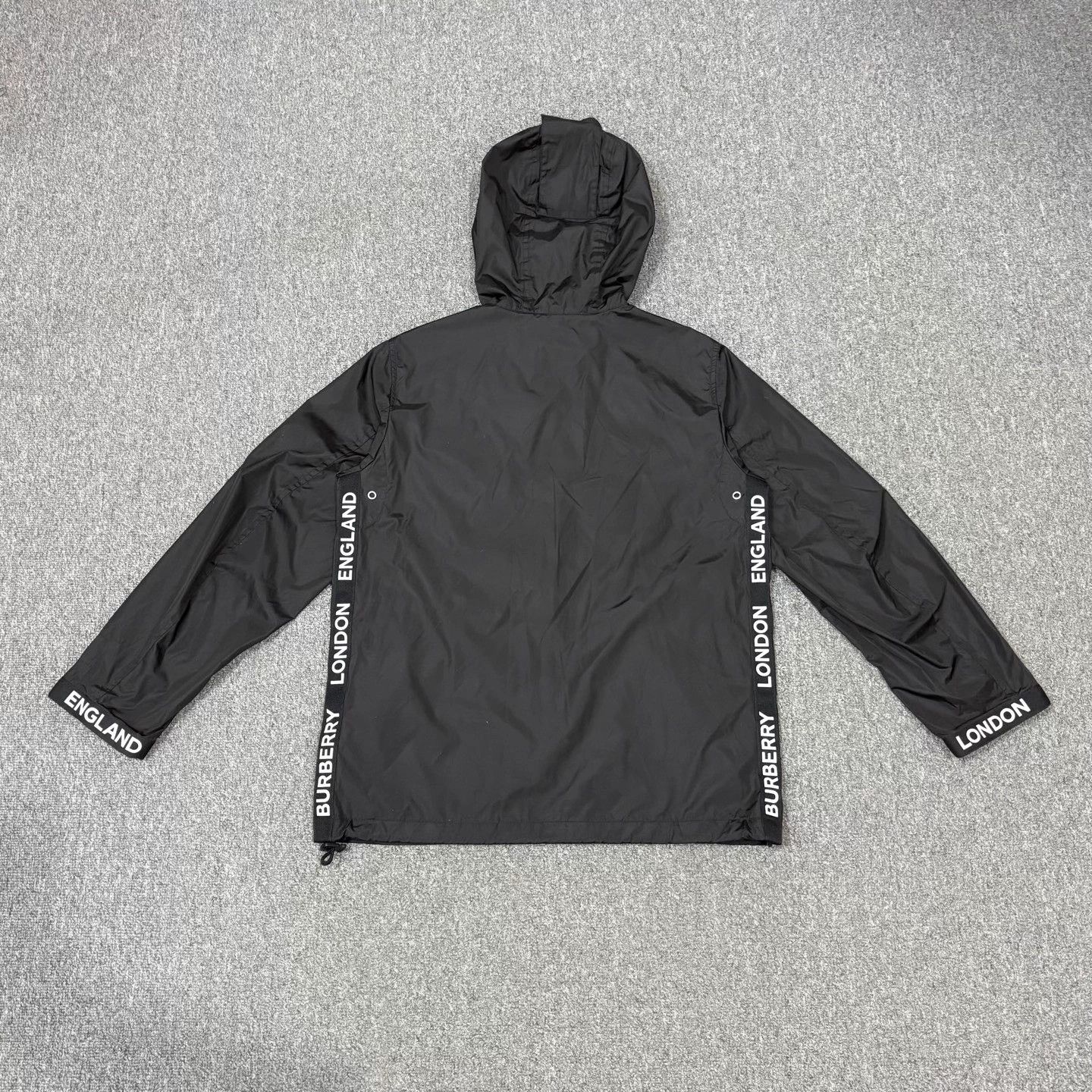 Burberry Burberry black hooded jacket UK6 99 new Size XS / US 0-2 / IT 36-38 - 2 Thumbnail