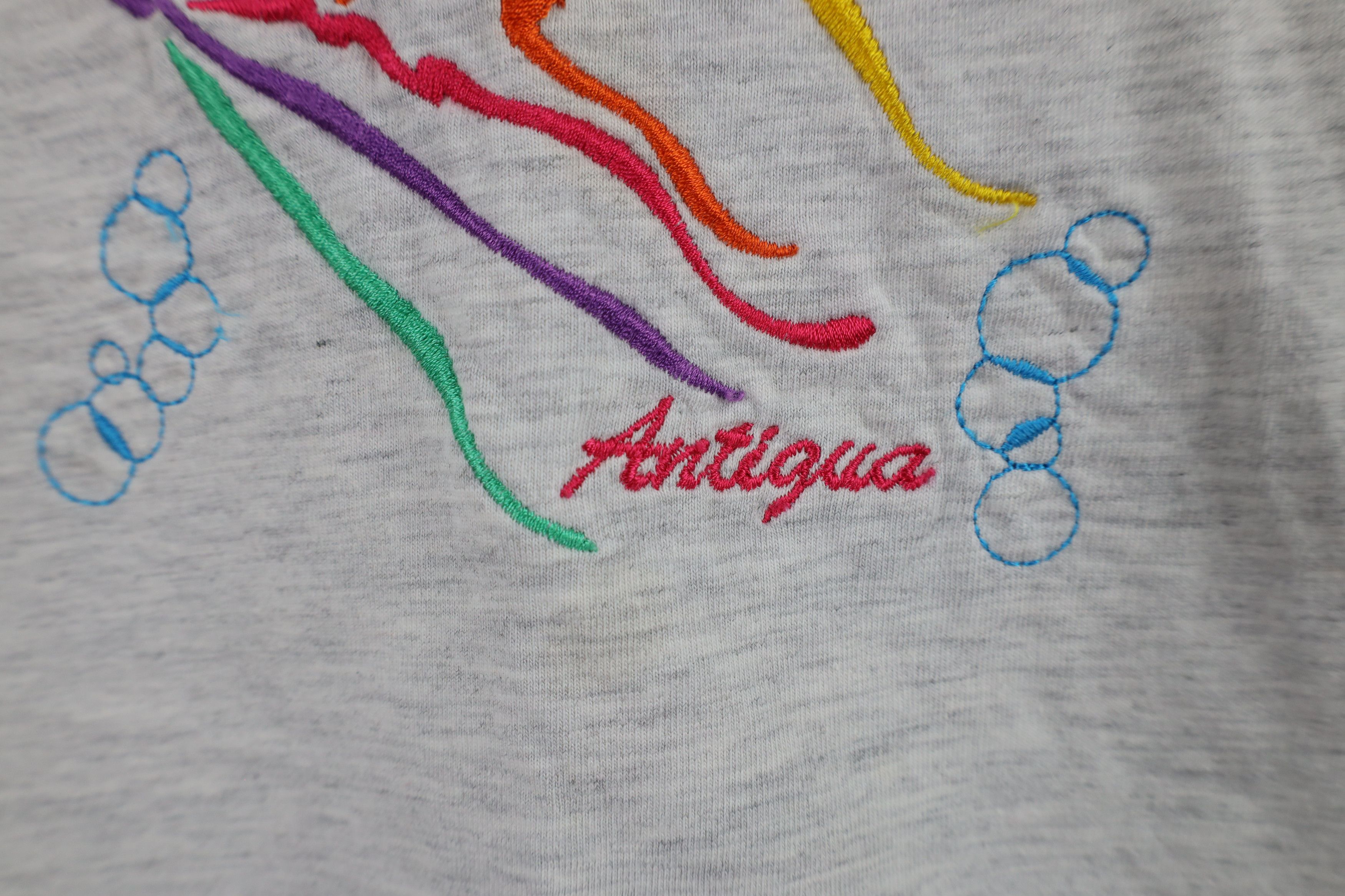 Vintage Vintage 90s Streetwear Rainbow Fish Antigua T-Shirt Gray Size M / US 6-8 / IT 42-44 - 5 Thumbnail