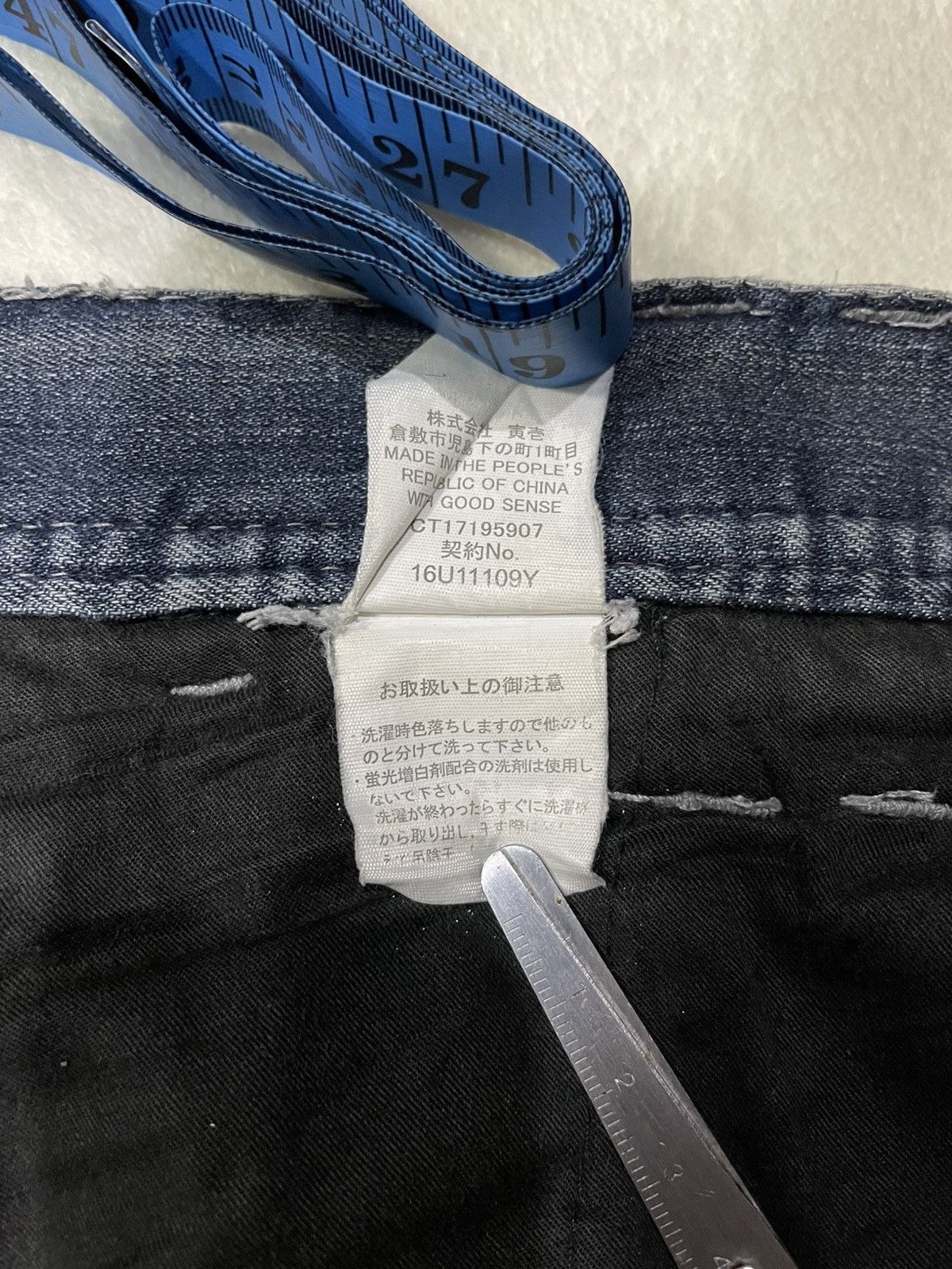 Japanese Brand Vintage TORA Distress Faded Dark Blue Denim Jeans Size US 31 - 9 Thumbnail