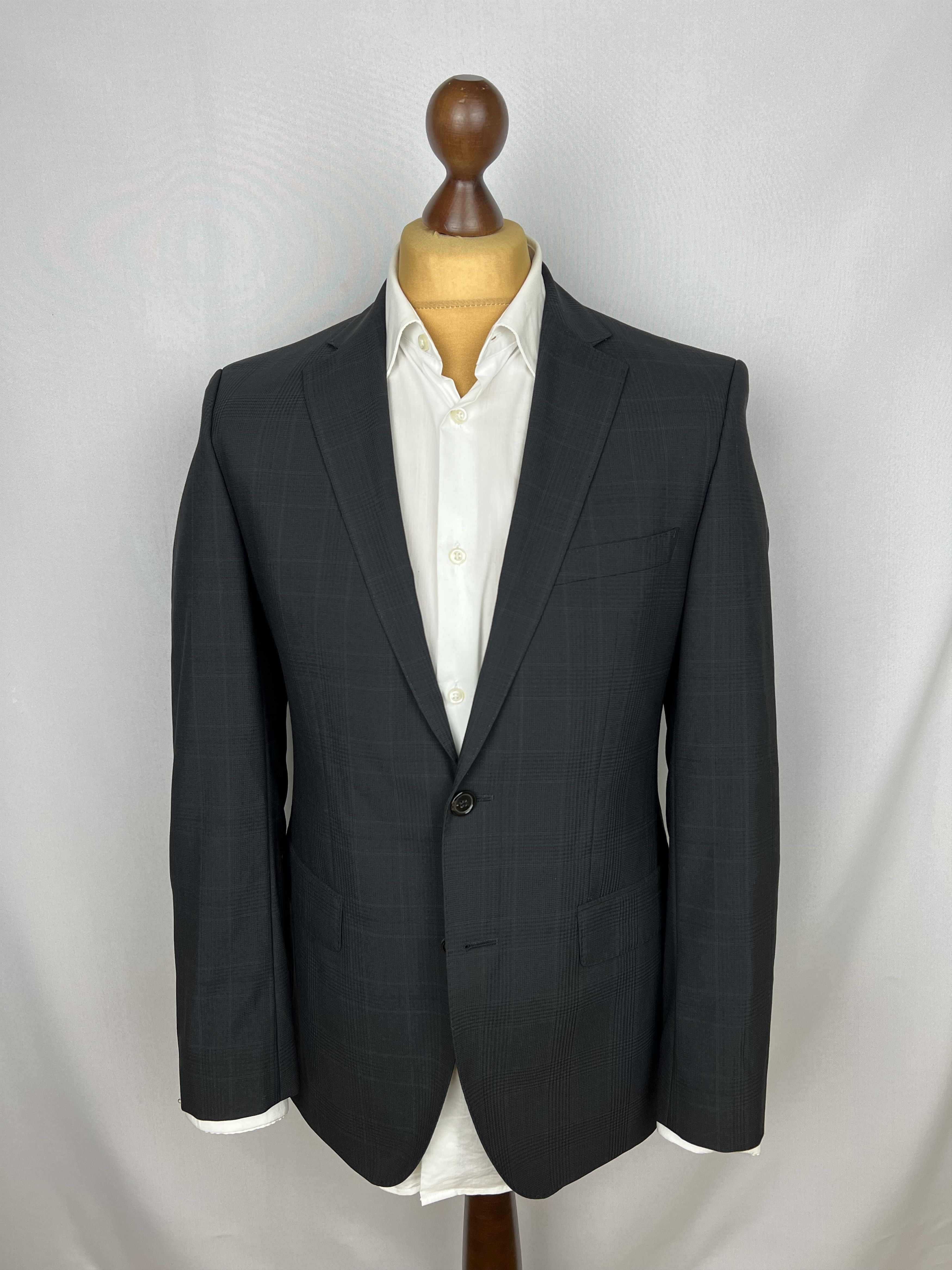 Hugo Boss Dark-Gray Plaid 100% Wool 2 Piece Modern Suit Regular Size 36R - 2 Thumbnail