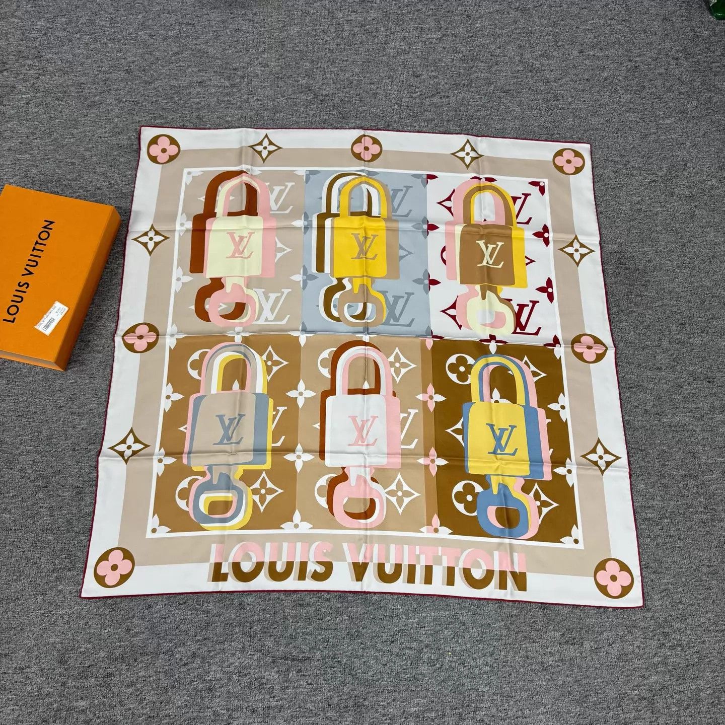 Louis Vuitton LV Colorful Lock 90x90cm Scarf Unused Size ONE SIZE - 1 Thumbnail