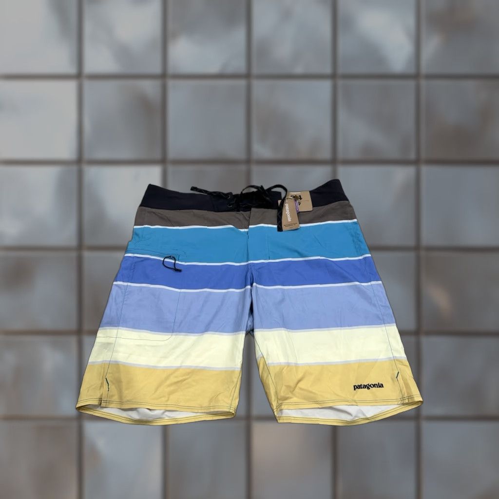Patagonia NWT Patagonia Swim Shorts Giant Stripe Blue 34 Men’s Stretch Quick Dry Water-Repellent Self-draining Pocket With Key Loop 91% Polyester 9% Spandex Size US 34 / EU 50 - 1 Thumbnail
