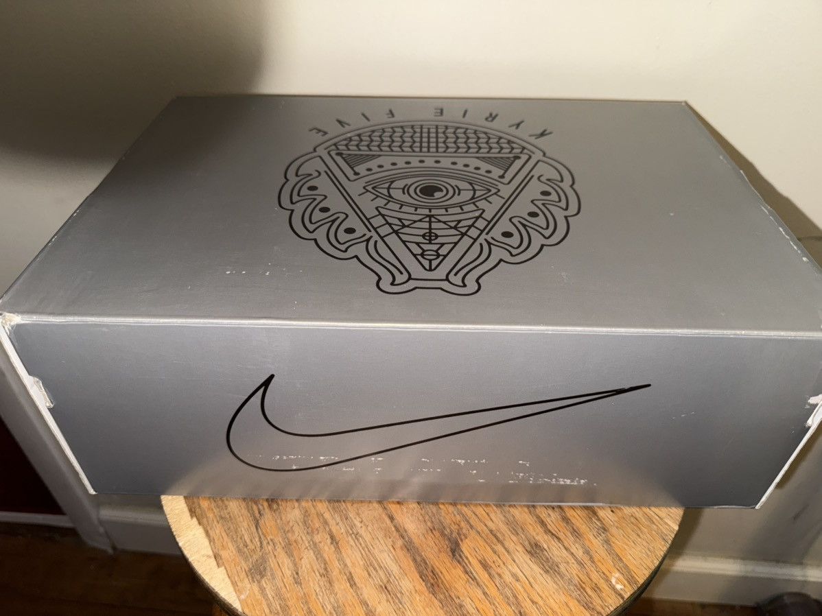 Nike Kyrie V Team Black Magic mid, OG Box, EXC! Minimal Use!
