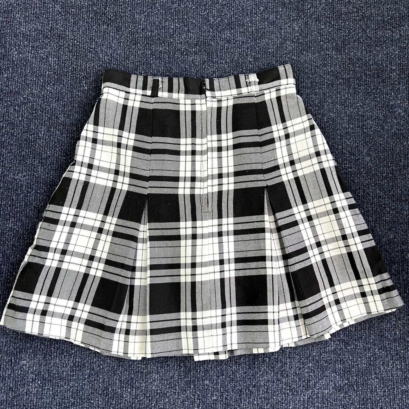 Vintage Y2K MGR It's Our Universe Skirt Womens 3 Black Plaid Pleated Mini Skater Punk Size 26" / US 2 / IT 38 - 2 Thumbnail