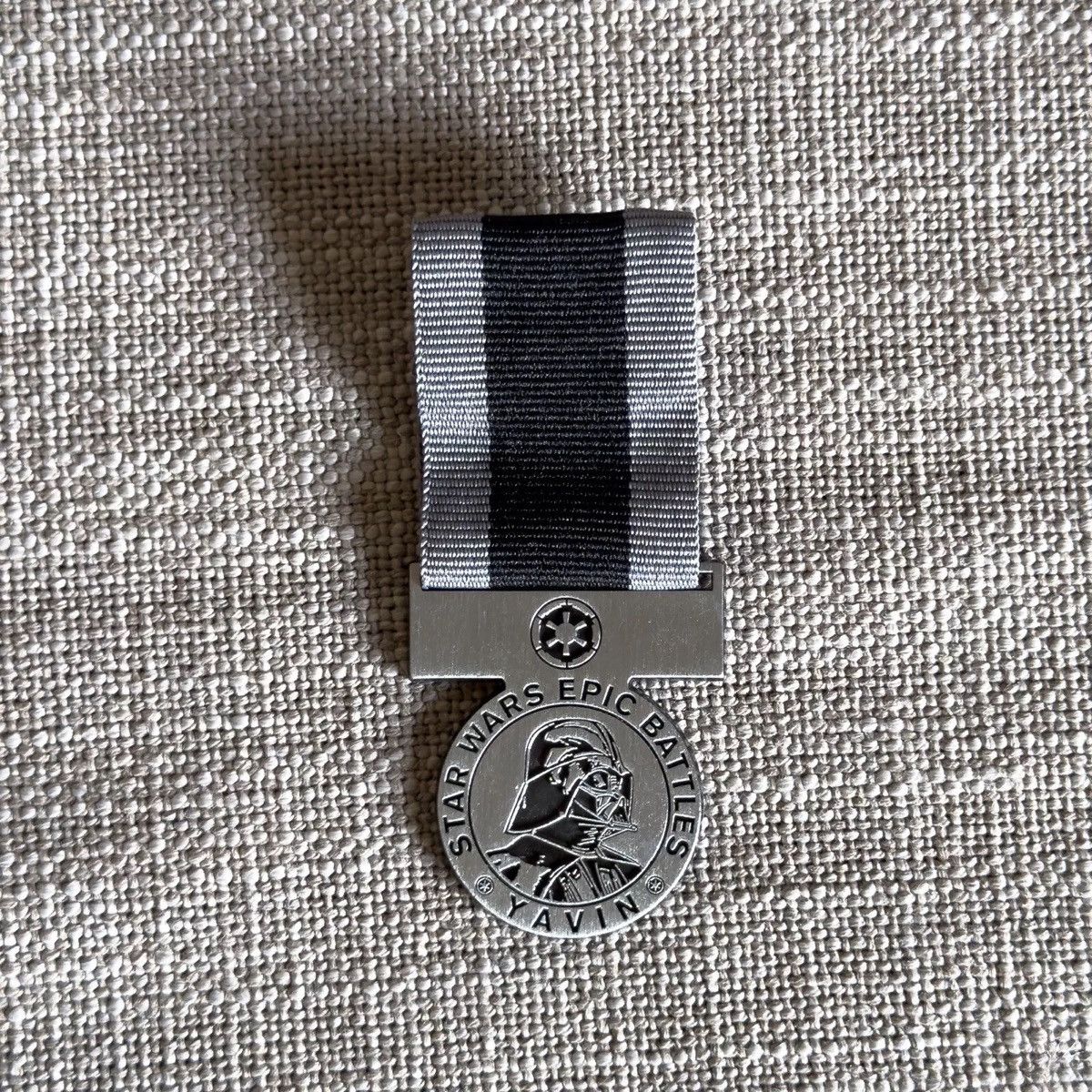 Star Wars Star Wars Epic Battles Medal Toys R Us Yavin Darth Vader Size ONE SIZE - 11 Thumbnail