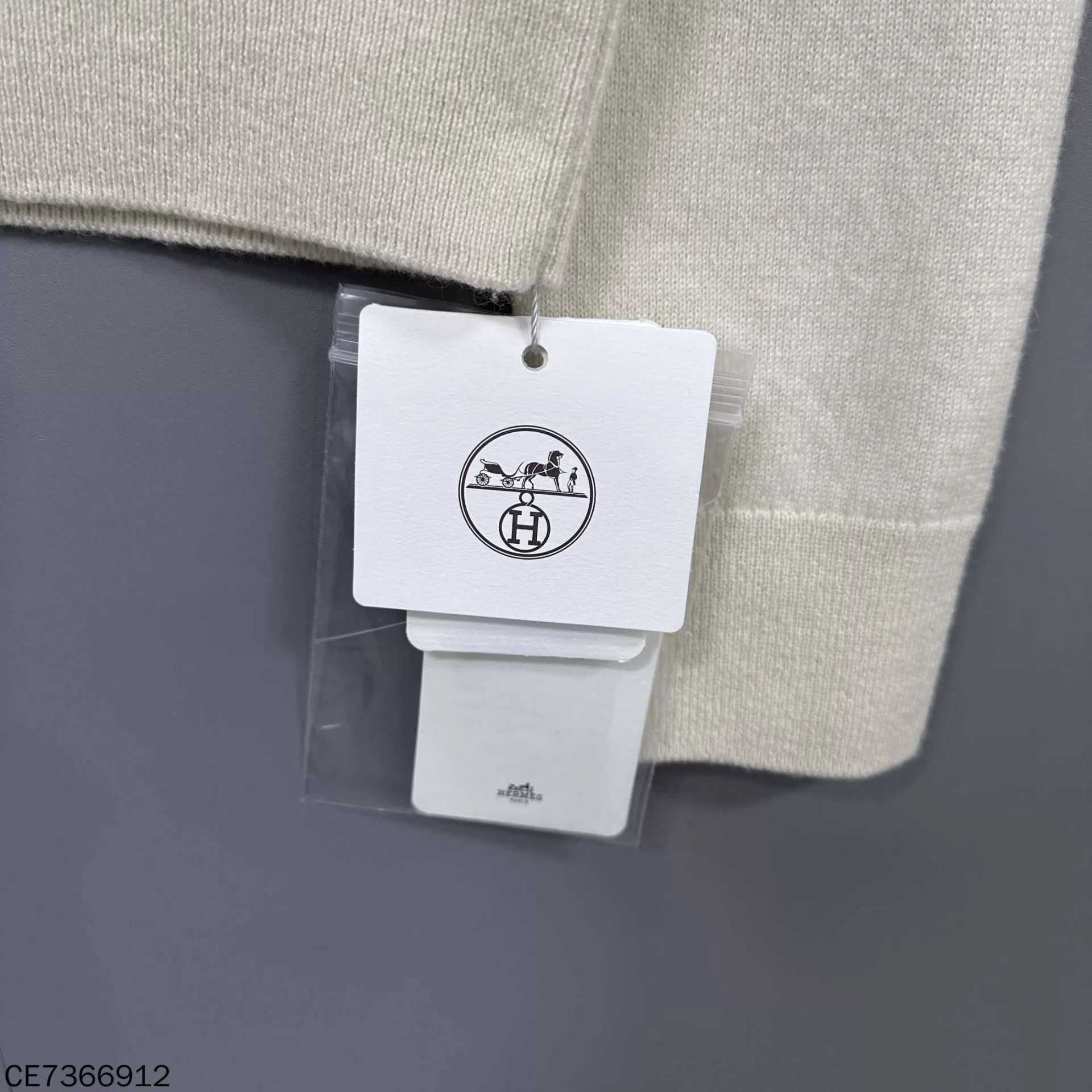 Hermes HERMES Women's Old Money Cream Cashmere Sweater Size S / US 4 / IT 40 - 6 Thumbnail