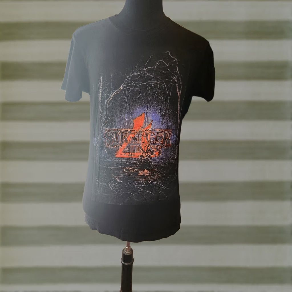 Vintage Netflix Stranger Things Season 4 Black Short Sleeve T Shirt M Mens Medium Graphic Print Crew Neck - Netflix Shirt Women? Size US M / EU 48-50 / 2 - 1 Thumbnail