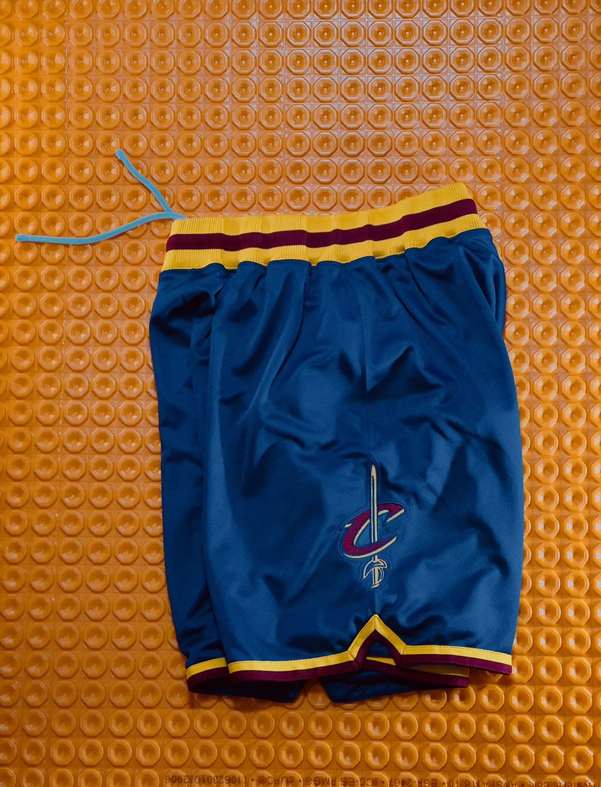 Mitchell & Ness Mitchell+Ness Authentic Cleveland Cavs Away Shorts Men’s L Size US 34 / EU 50 - 5 Thumbnail